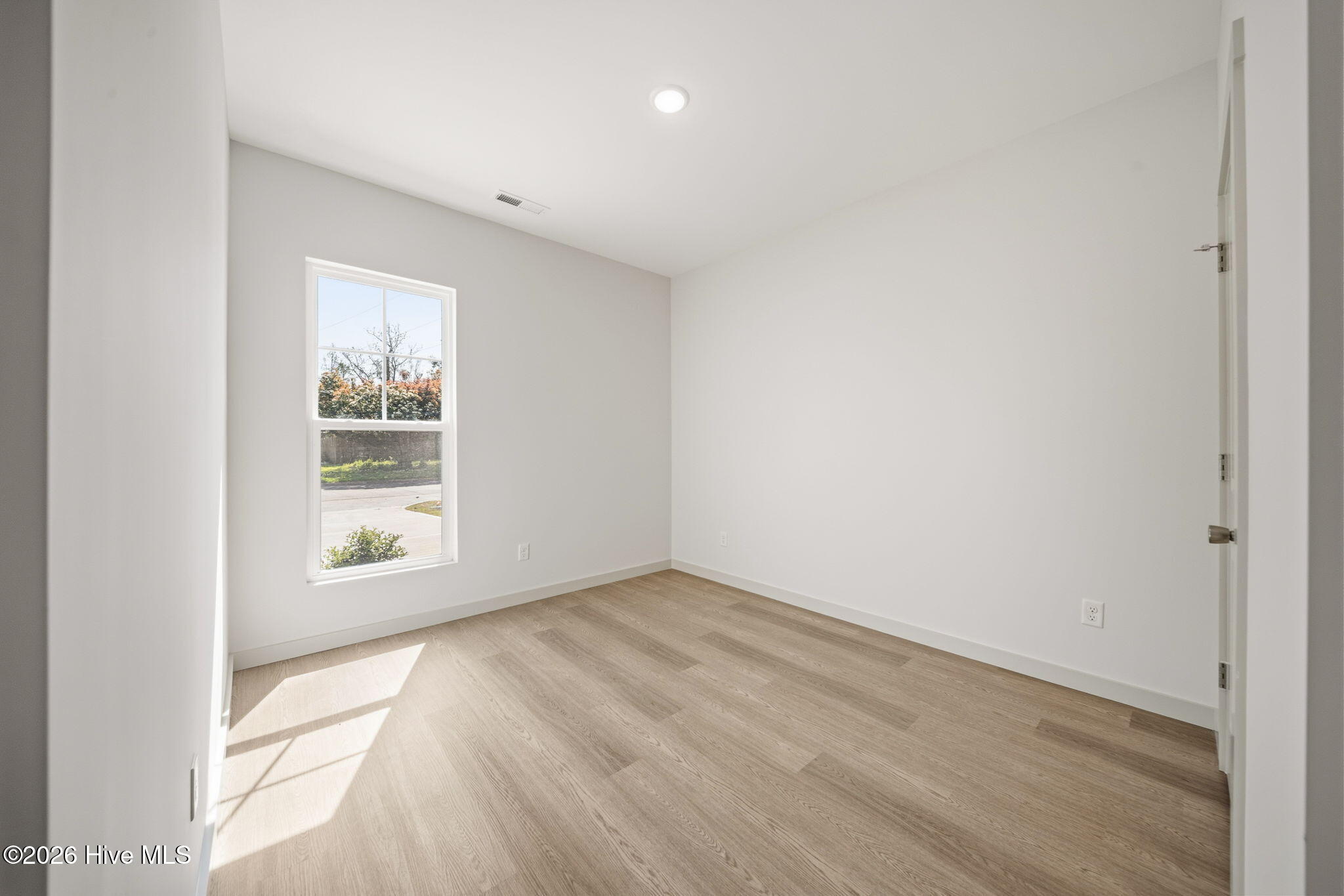 100562147 | Photo 51