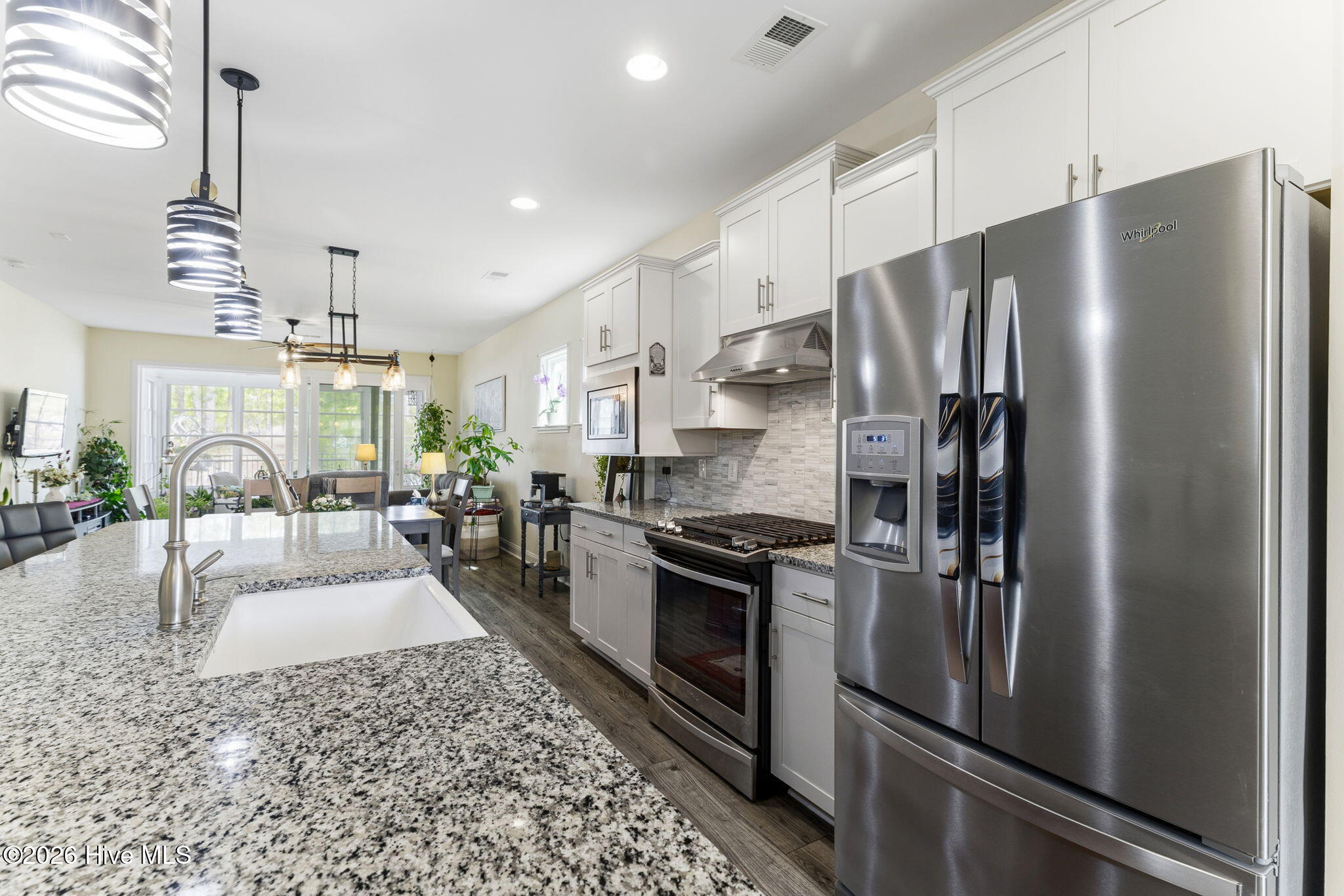 100565858 | Photo 17