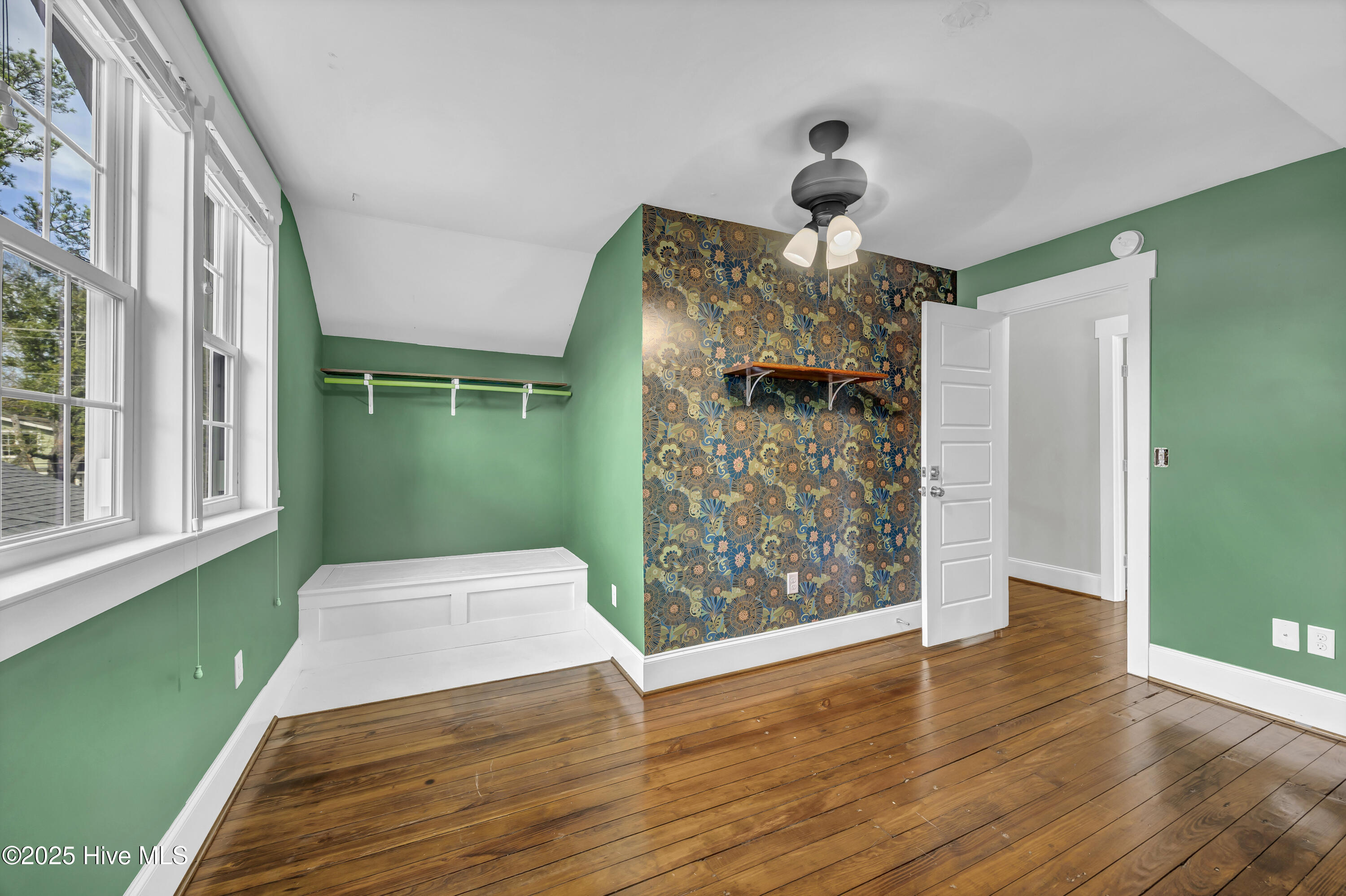 100543572 | Photo 24