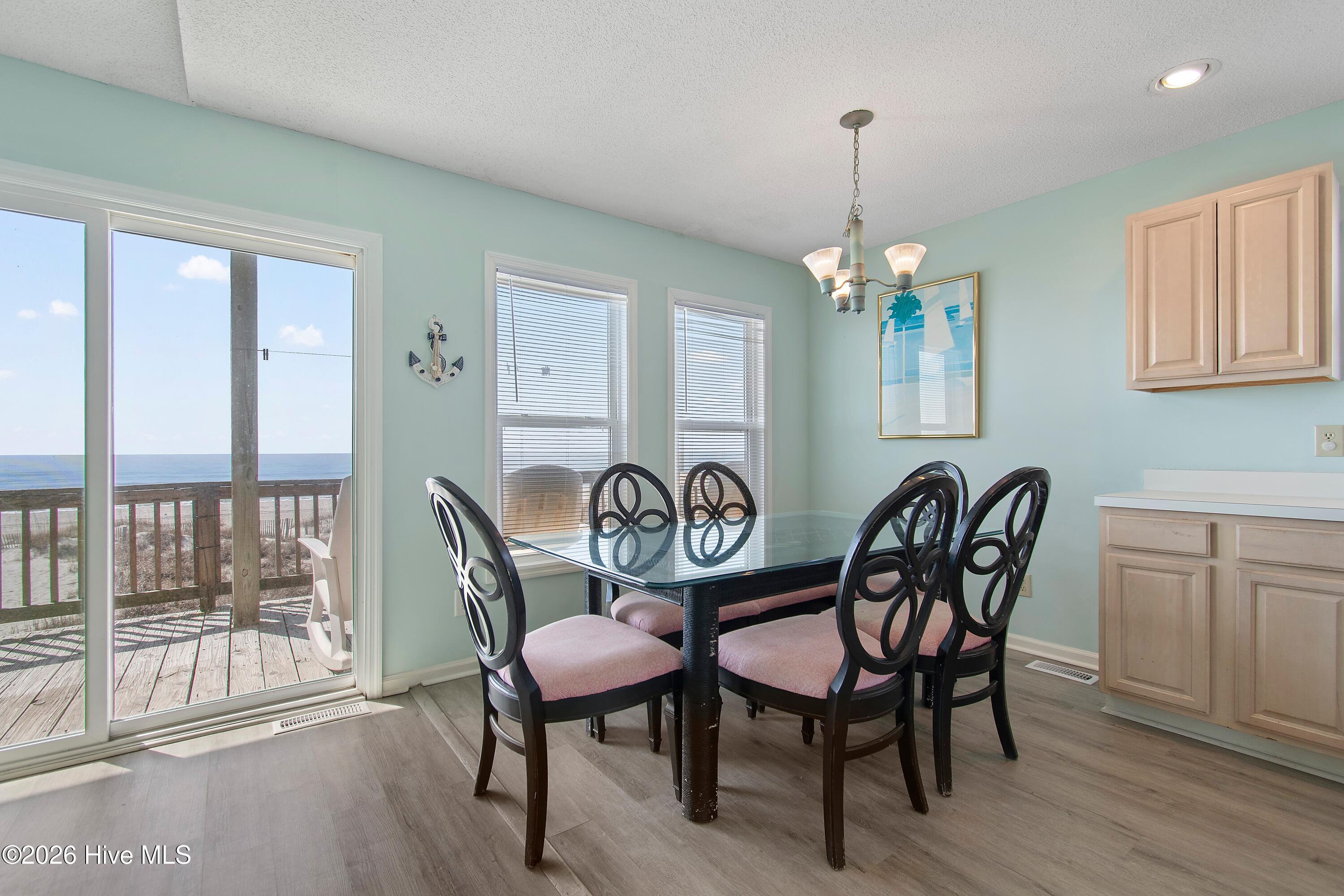 100558729 | Photo 15