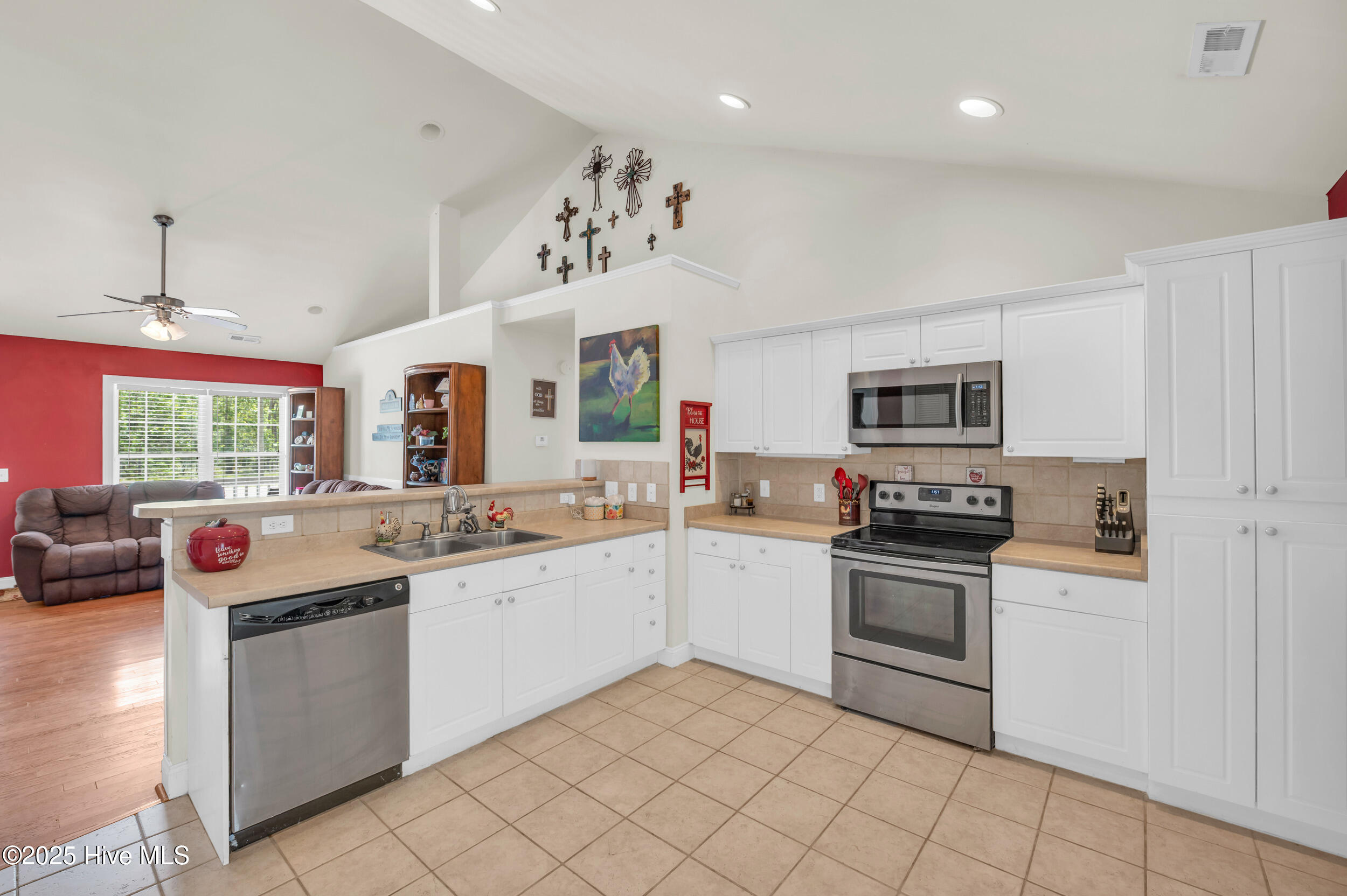 100517407 | Photo 12