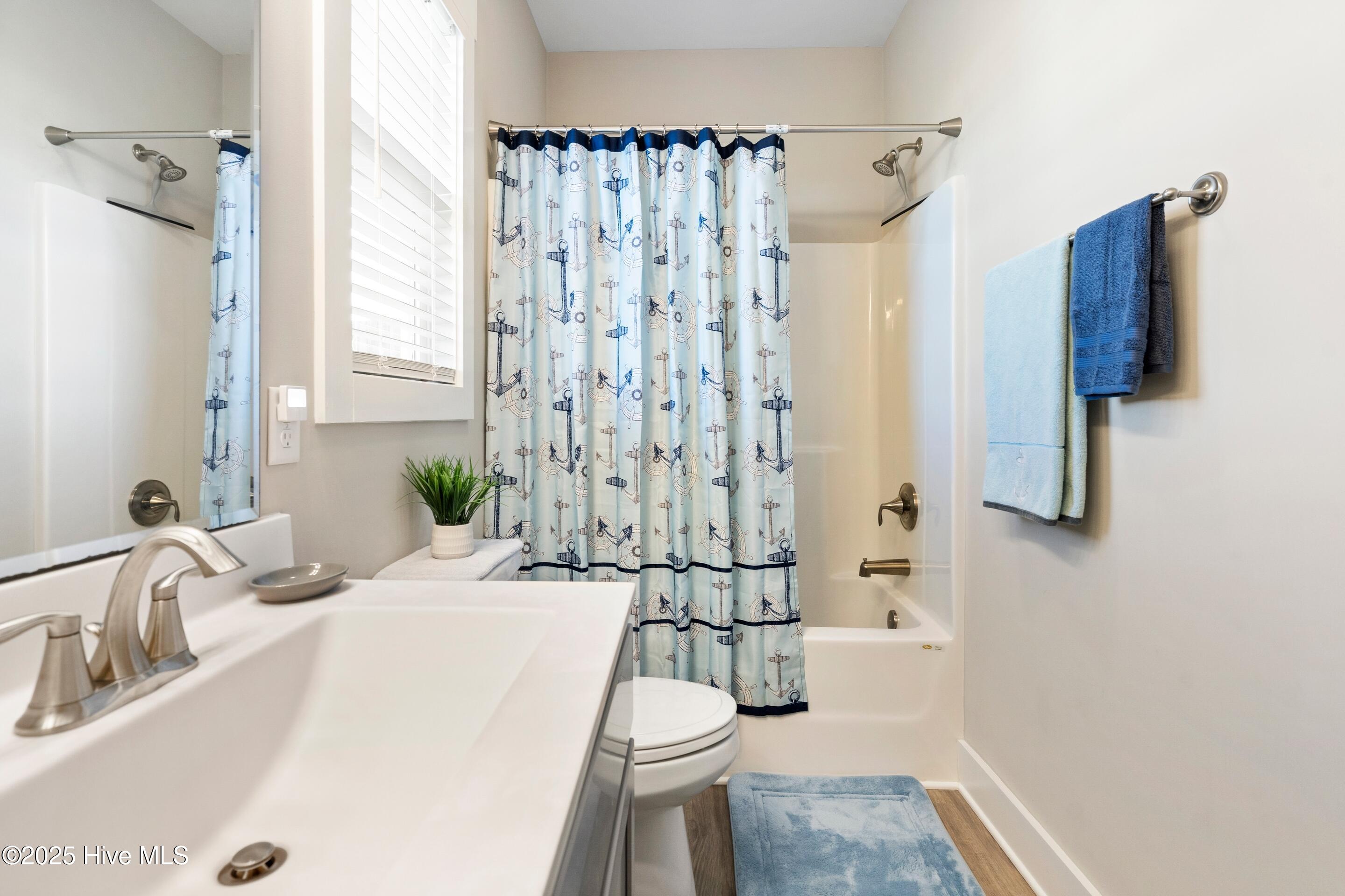 100538815 | Photo 30