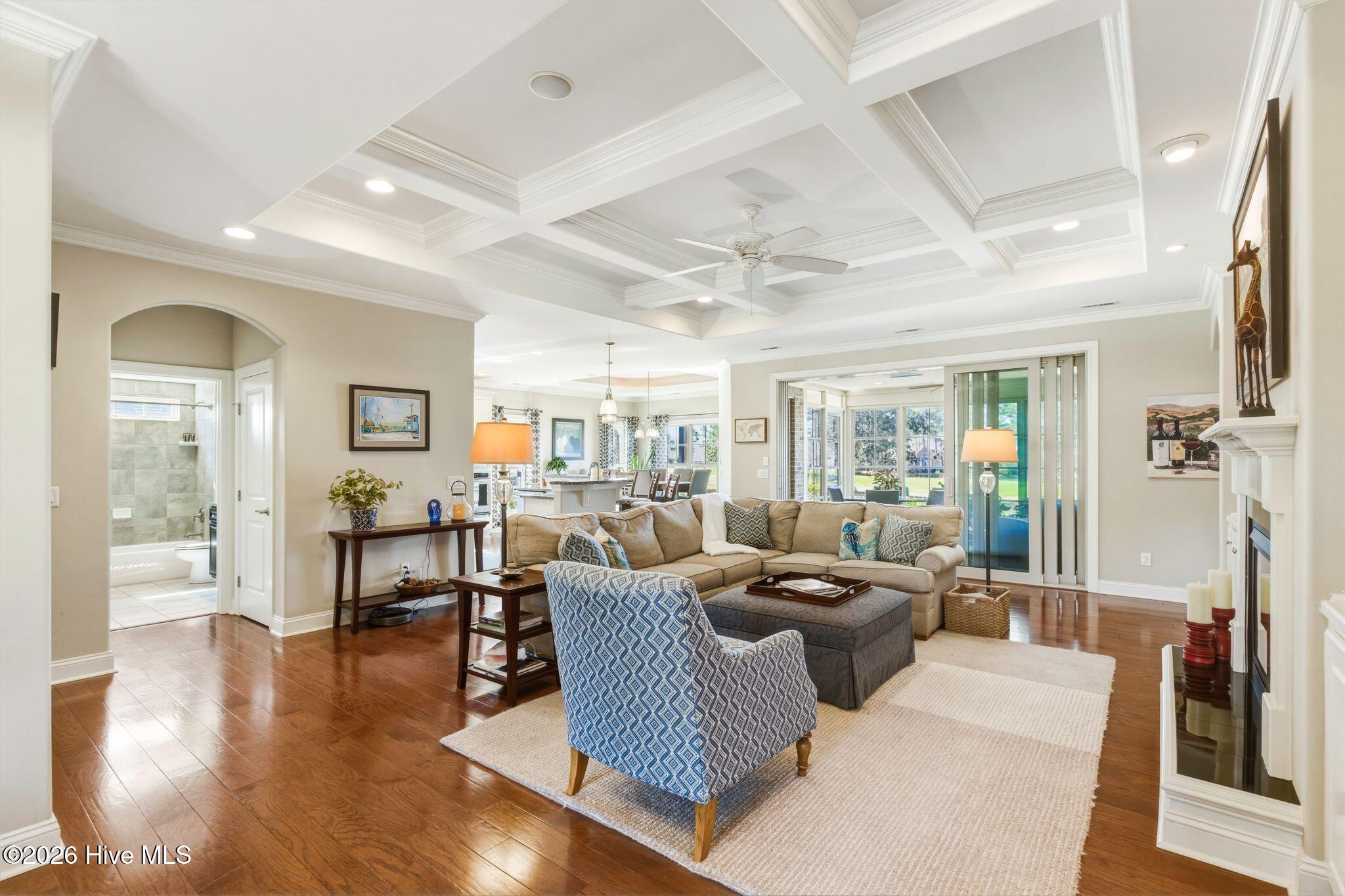 100564432 | Photo 73