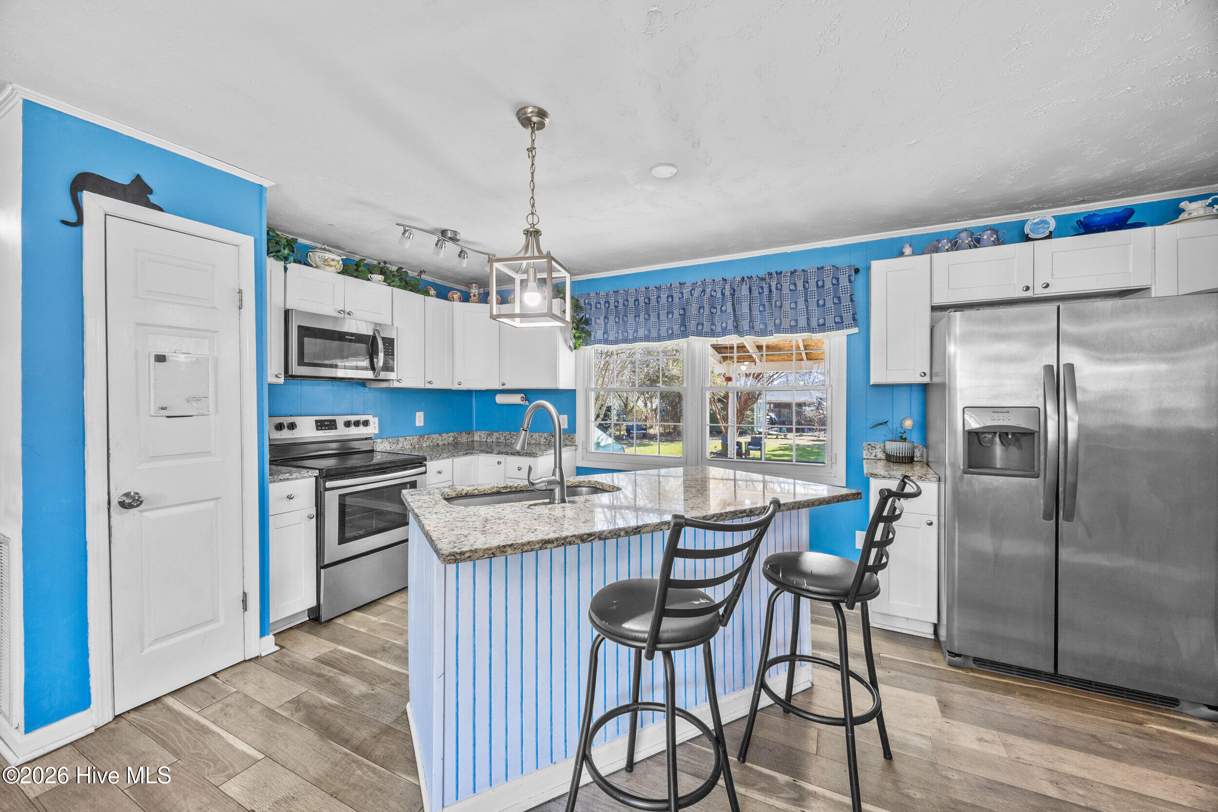 100555570 | Photo 14