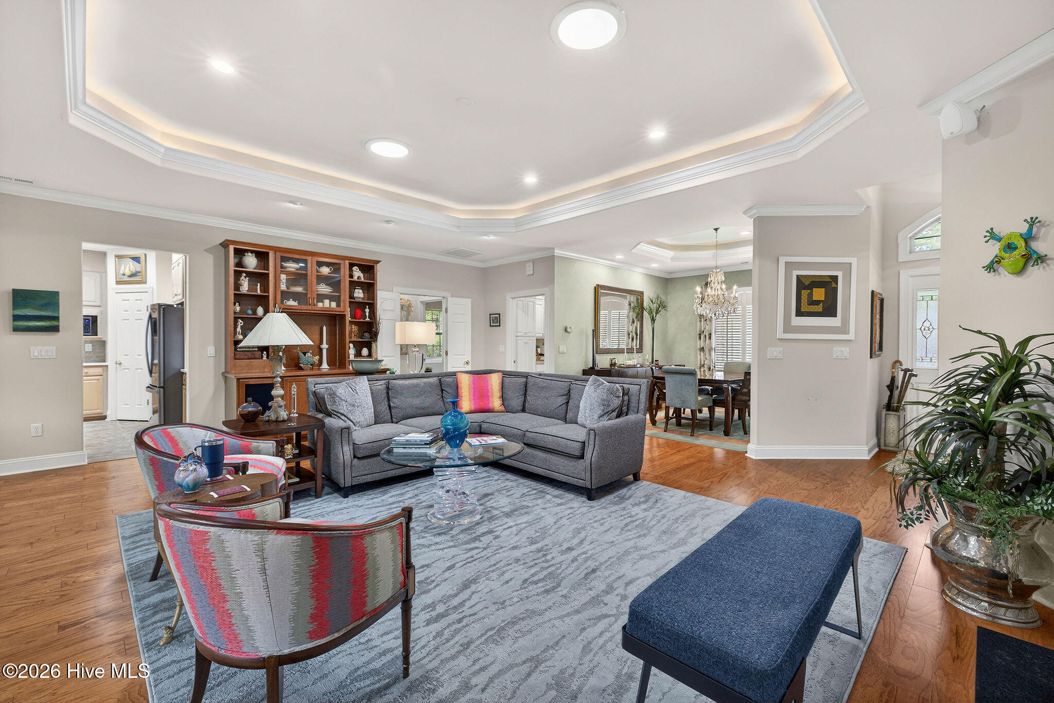 100565990 | Photo 12