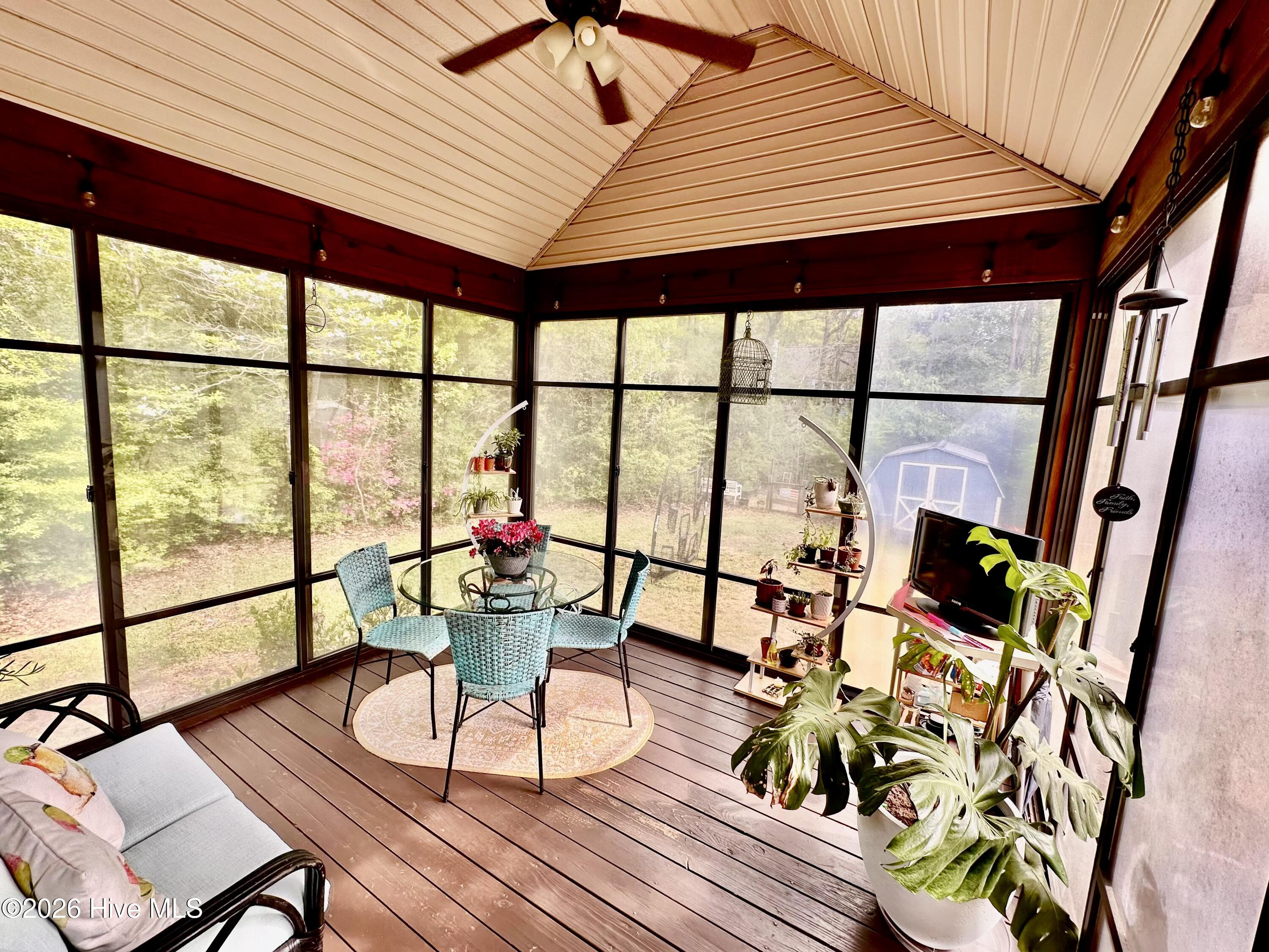 100565672 | Photo 11