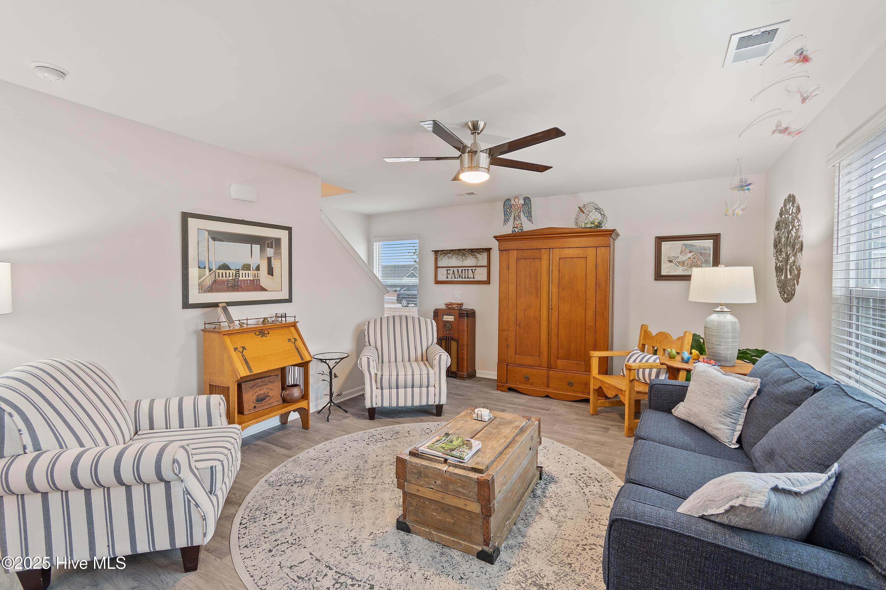 566 Pinecrest Street NW, Shallotte, NC 28470 – photo 13: Living Room