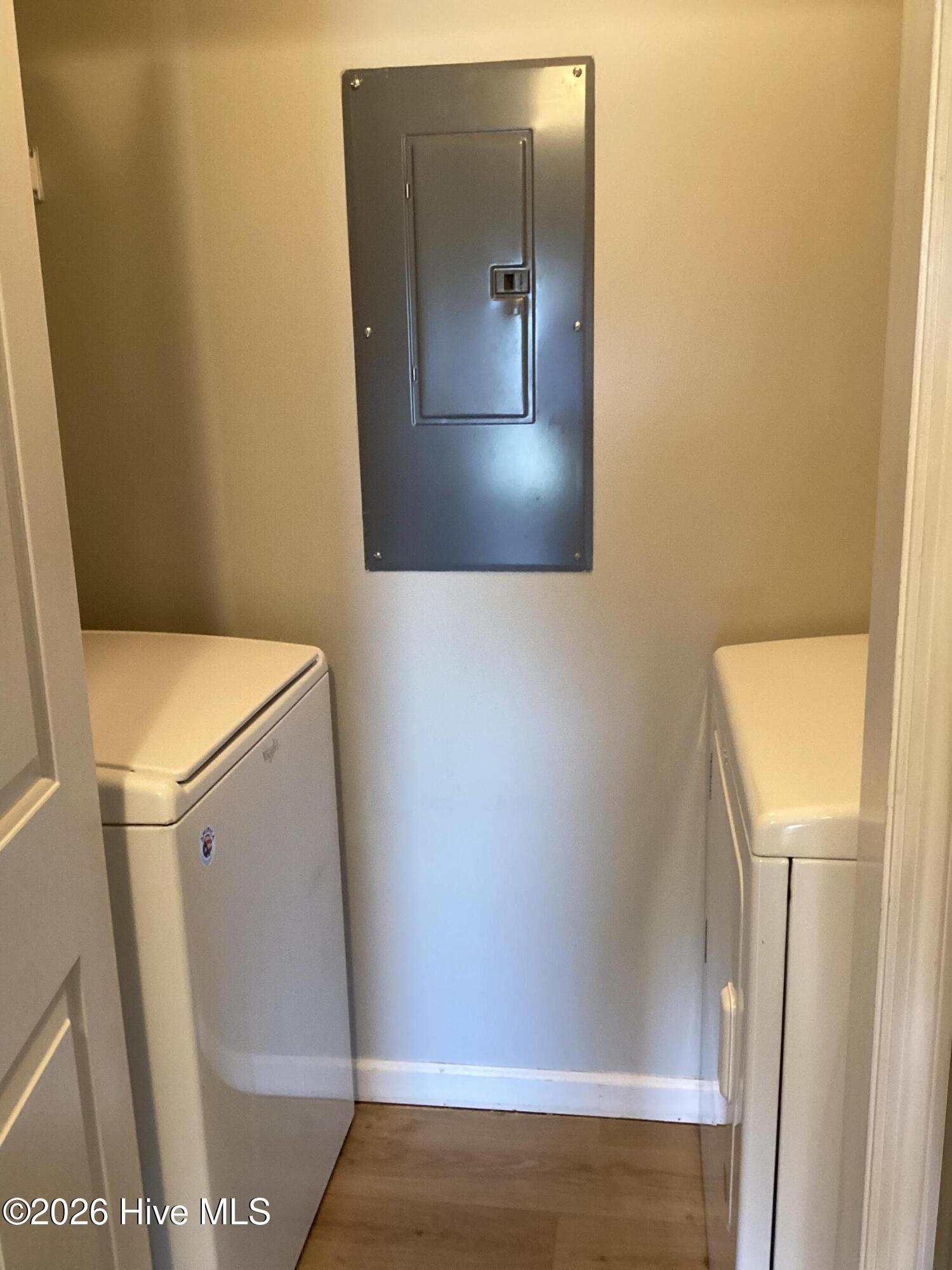 100562875 | Photo 11