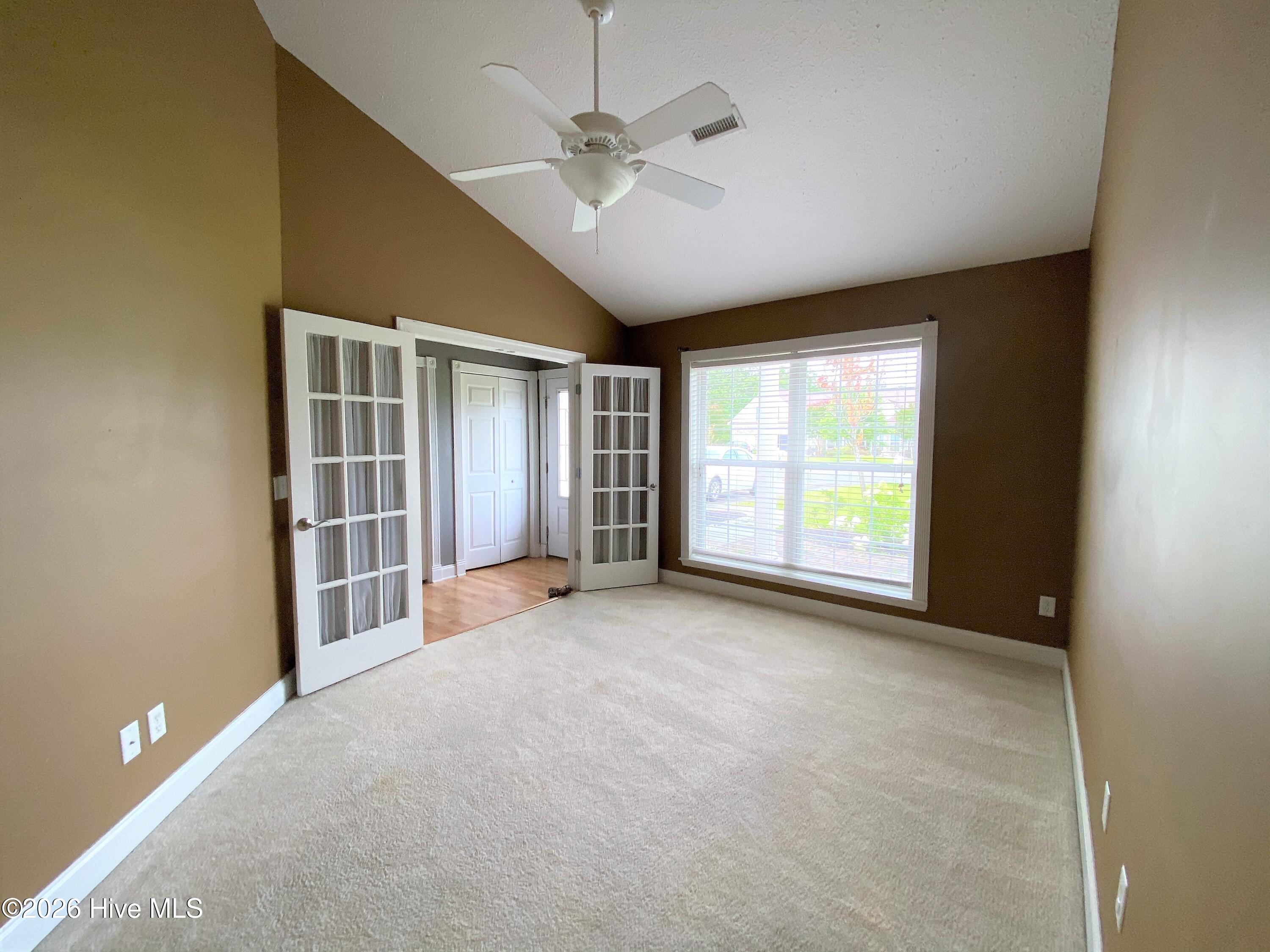 100552657 | Photo 14