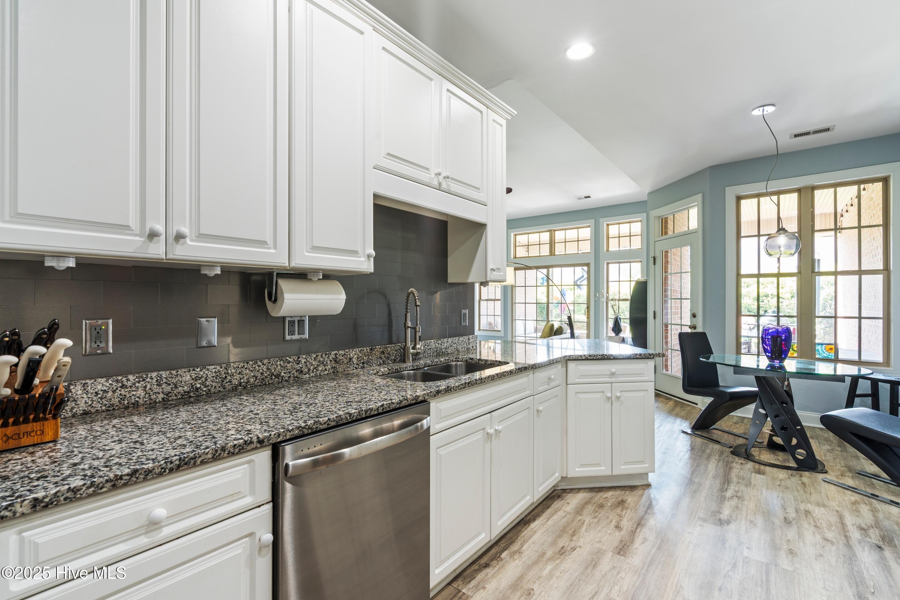 100541104 | Photo 46