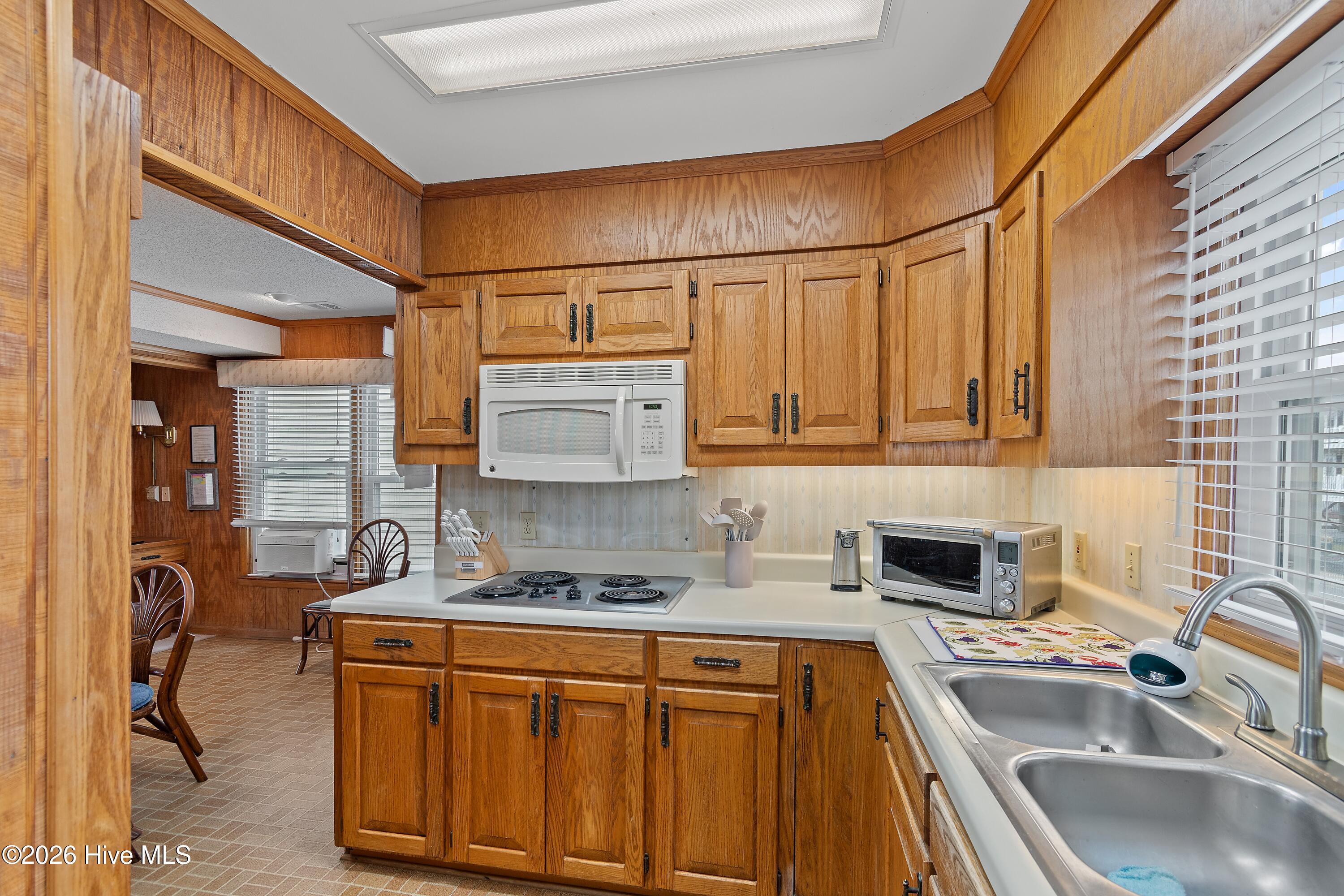 1099 Ocean Boulevard W, Holden Beach, NC, 28462