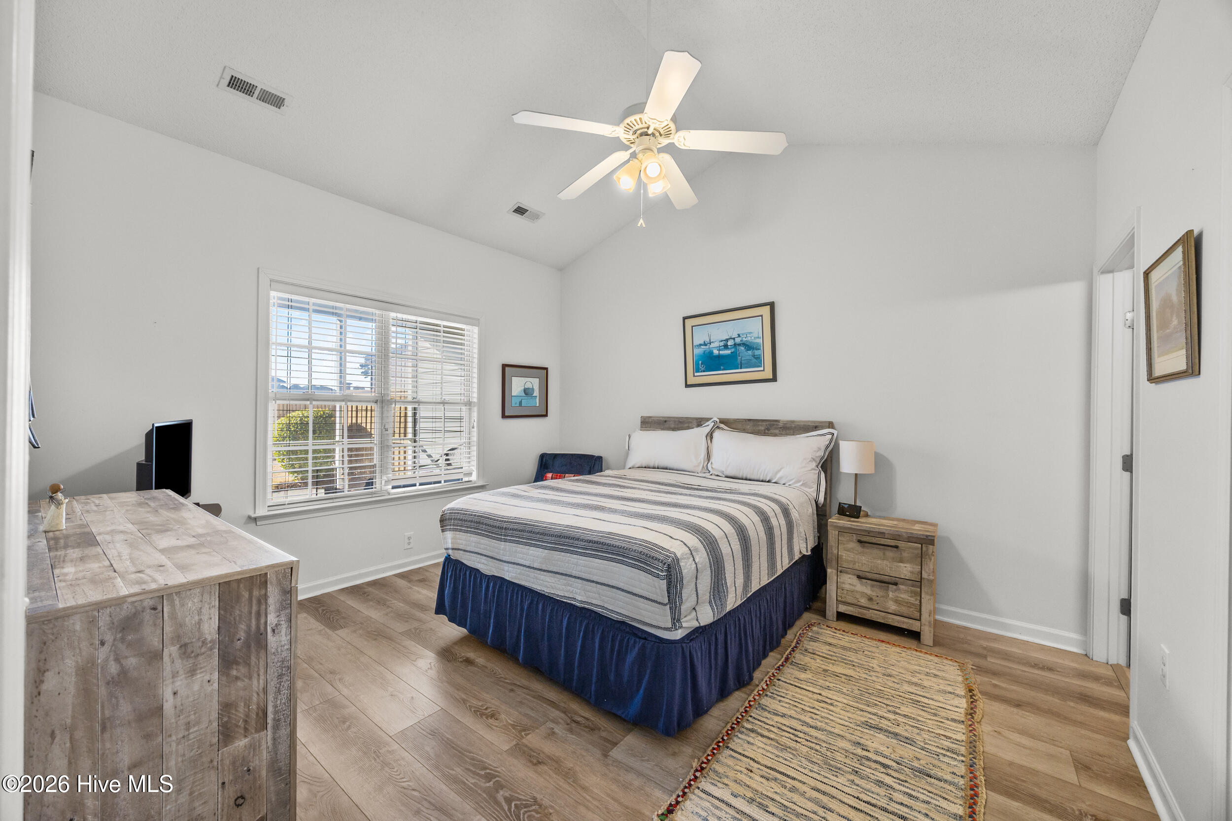 100559872 | Photo 17