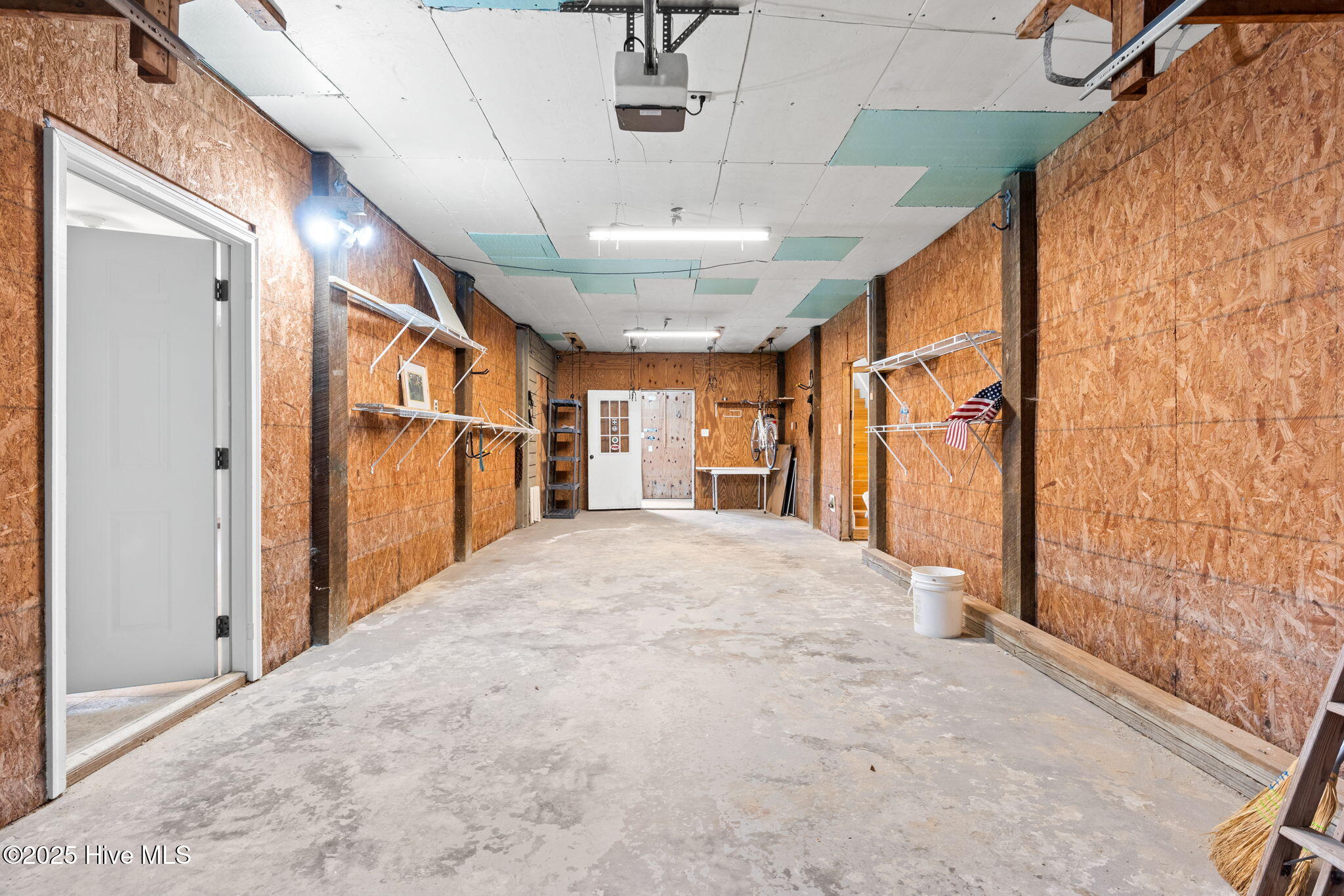 100544859 | Photo 36