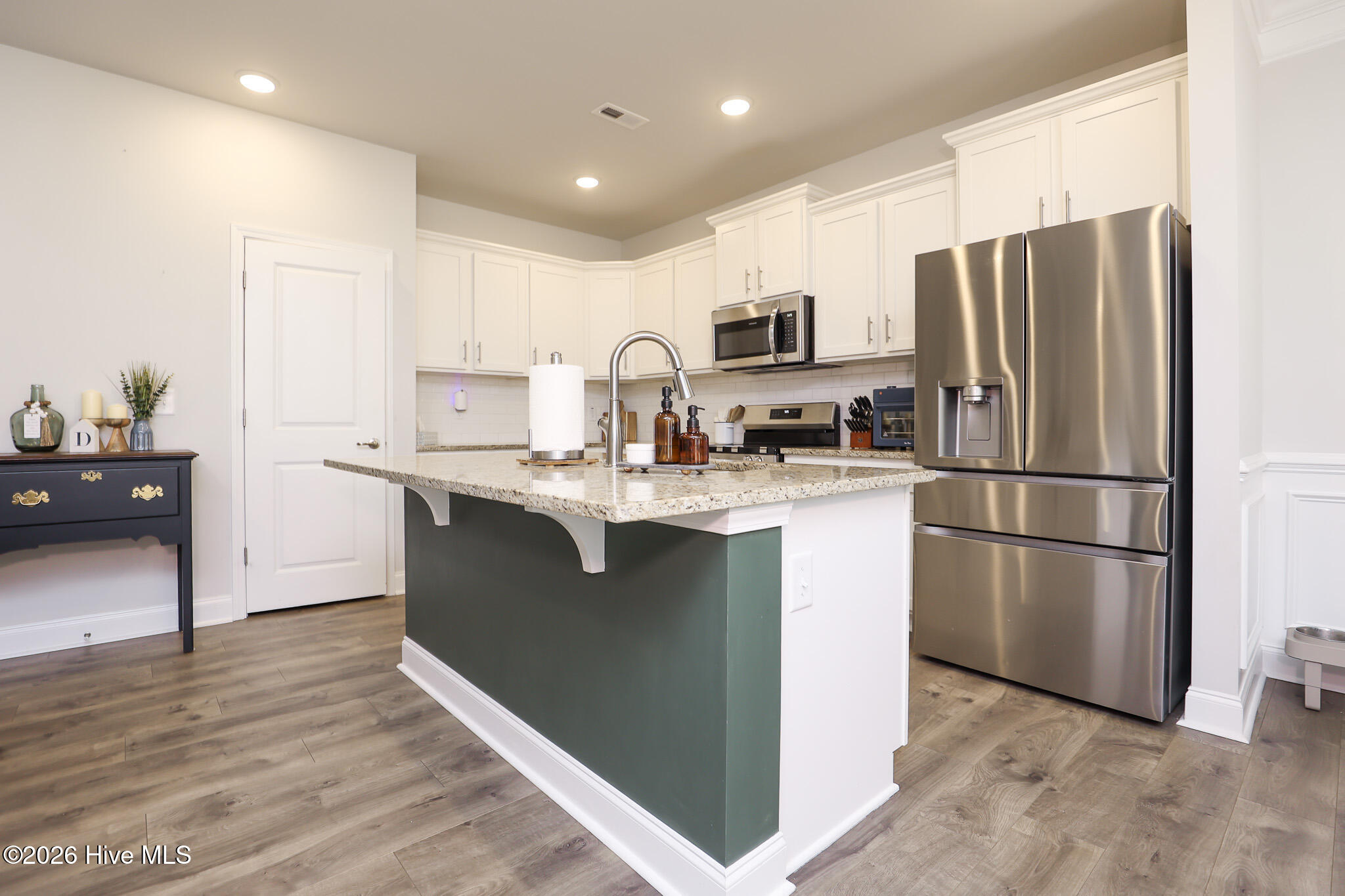 100565380 | Photo 15