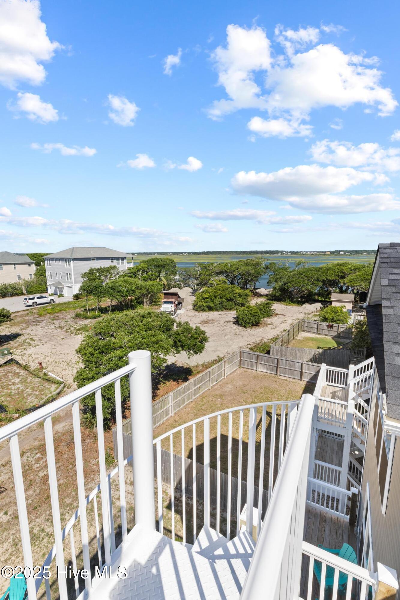 100498543 | Photo 63