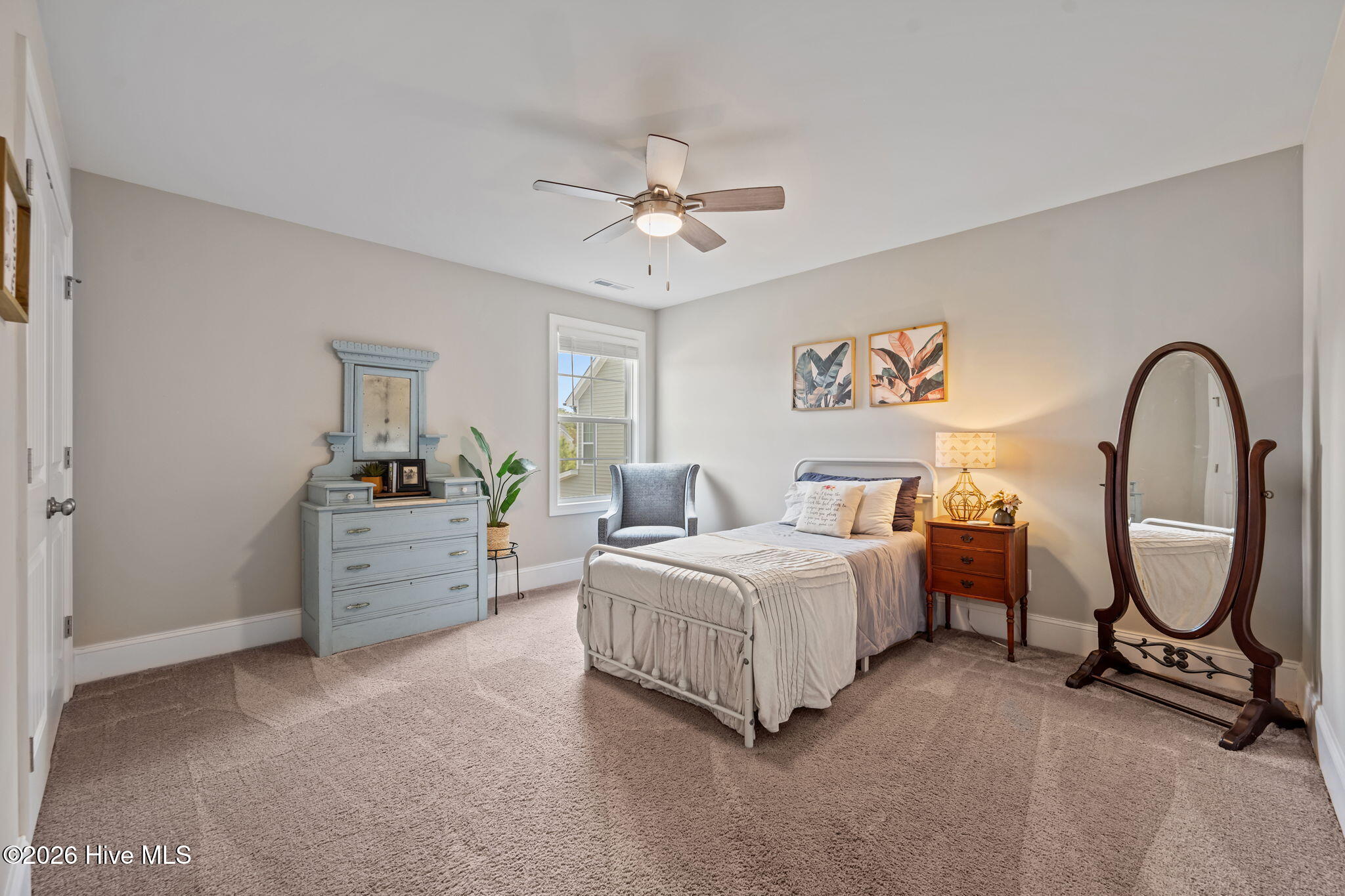 100564361 | Photo 38