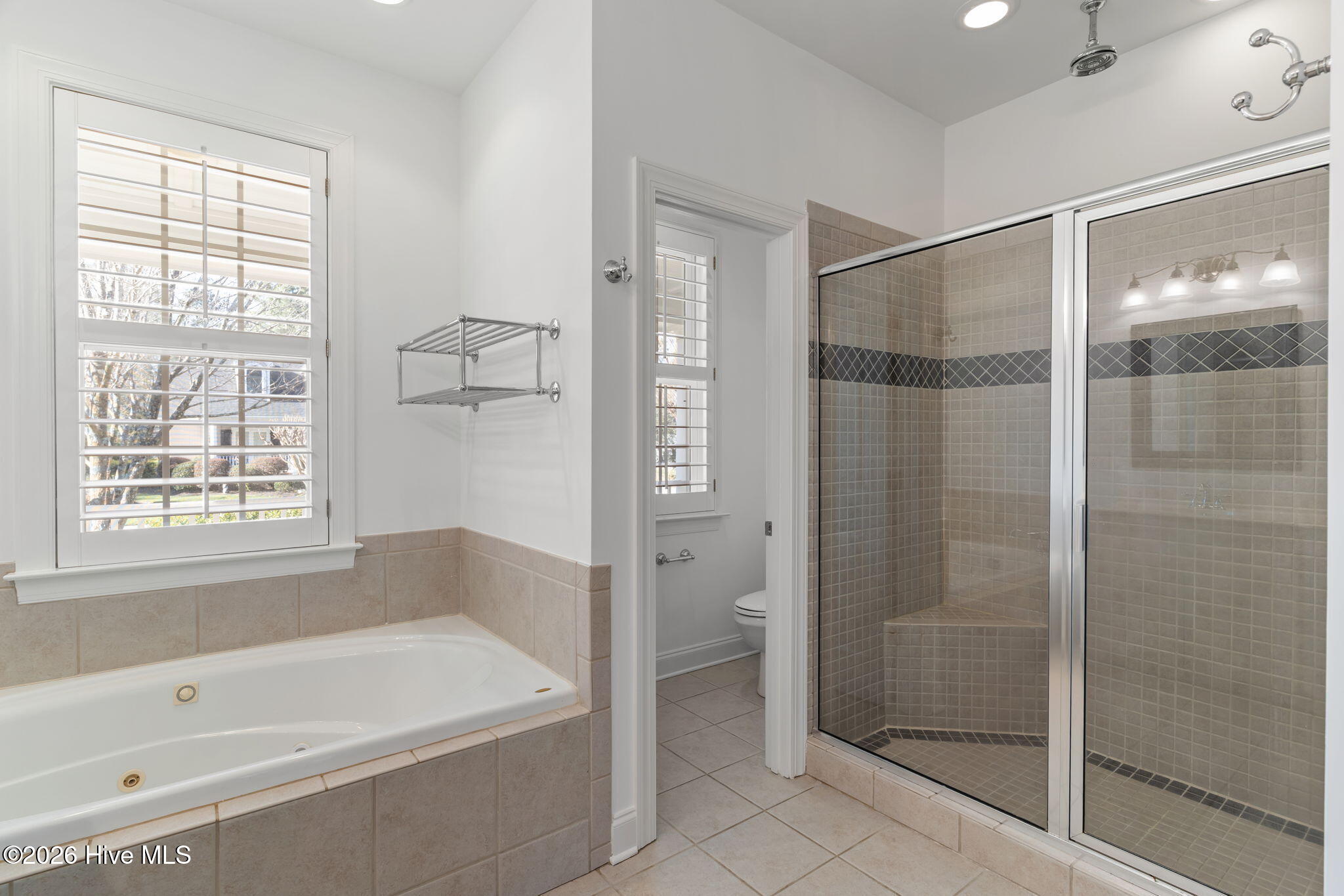 100561697 | Photo 25