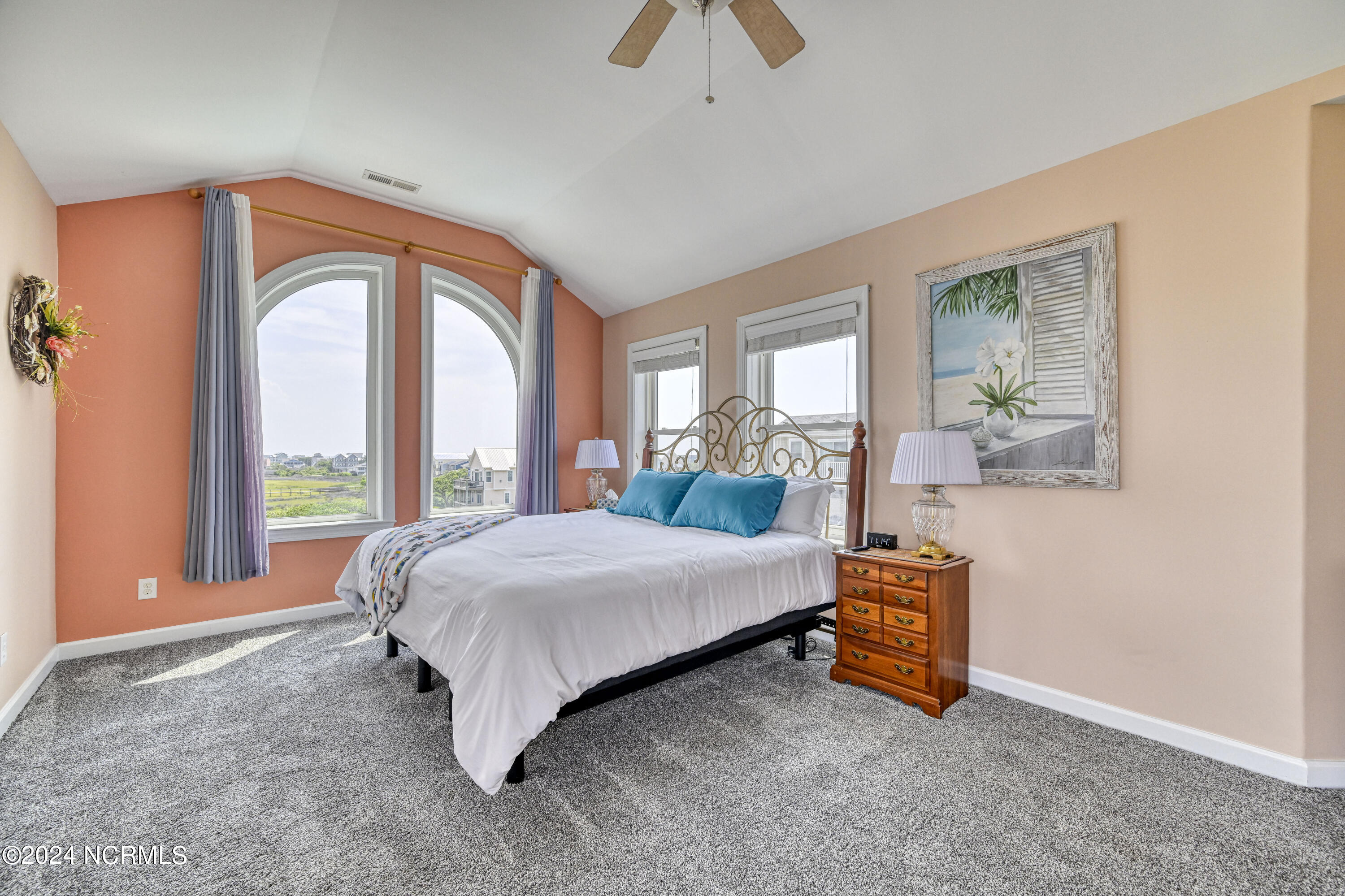 100533731 | Photo 35