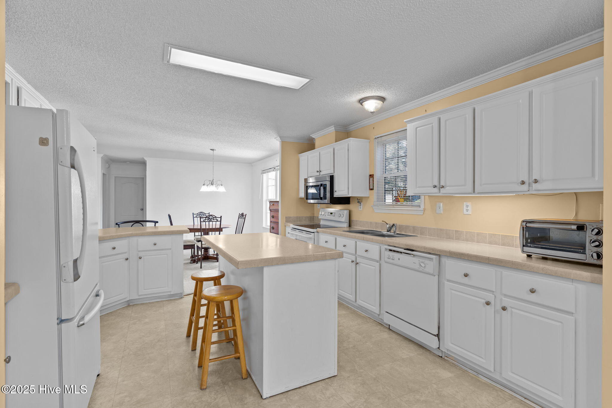 100535102 | Photo 10