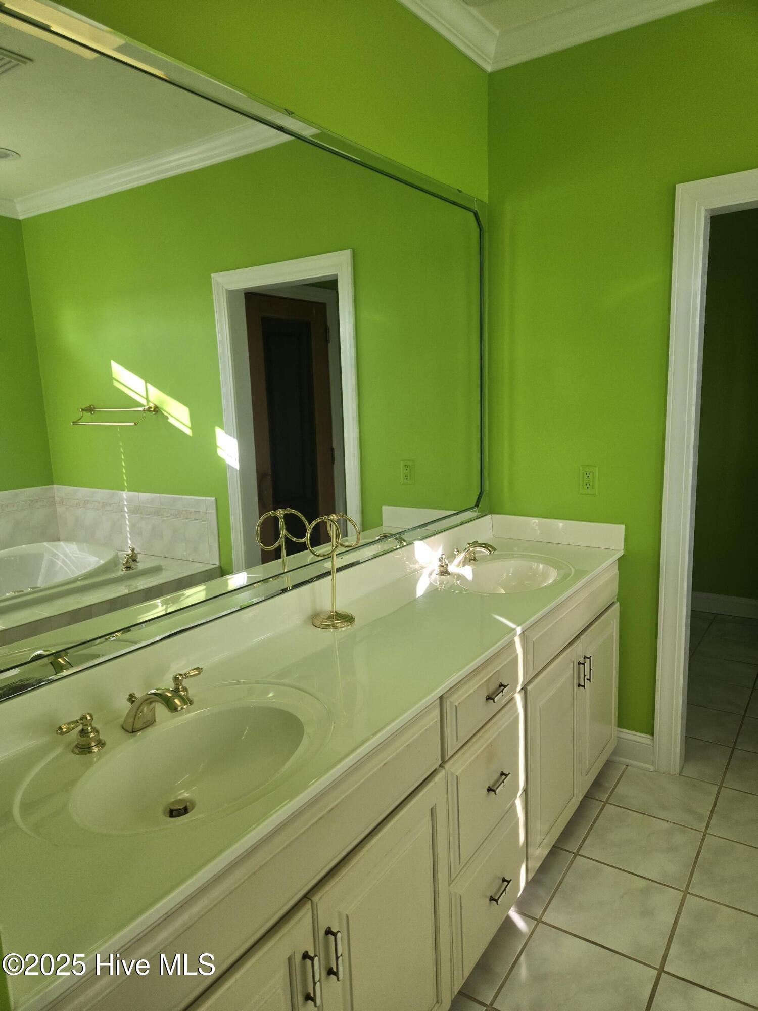 100545211 | Photo 34