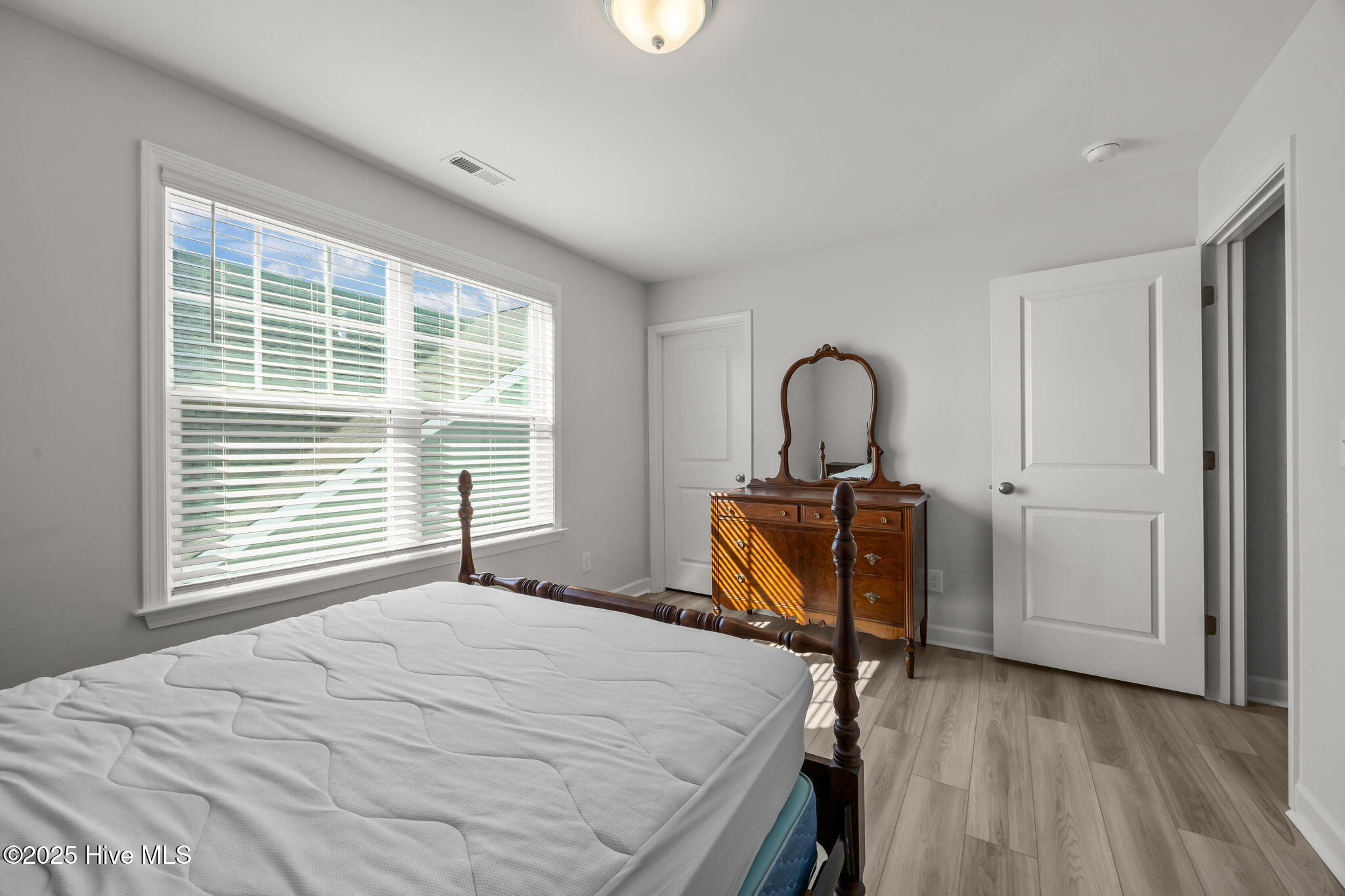 100542295 | Photo 38