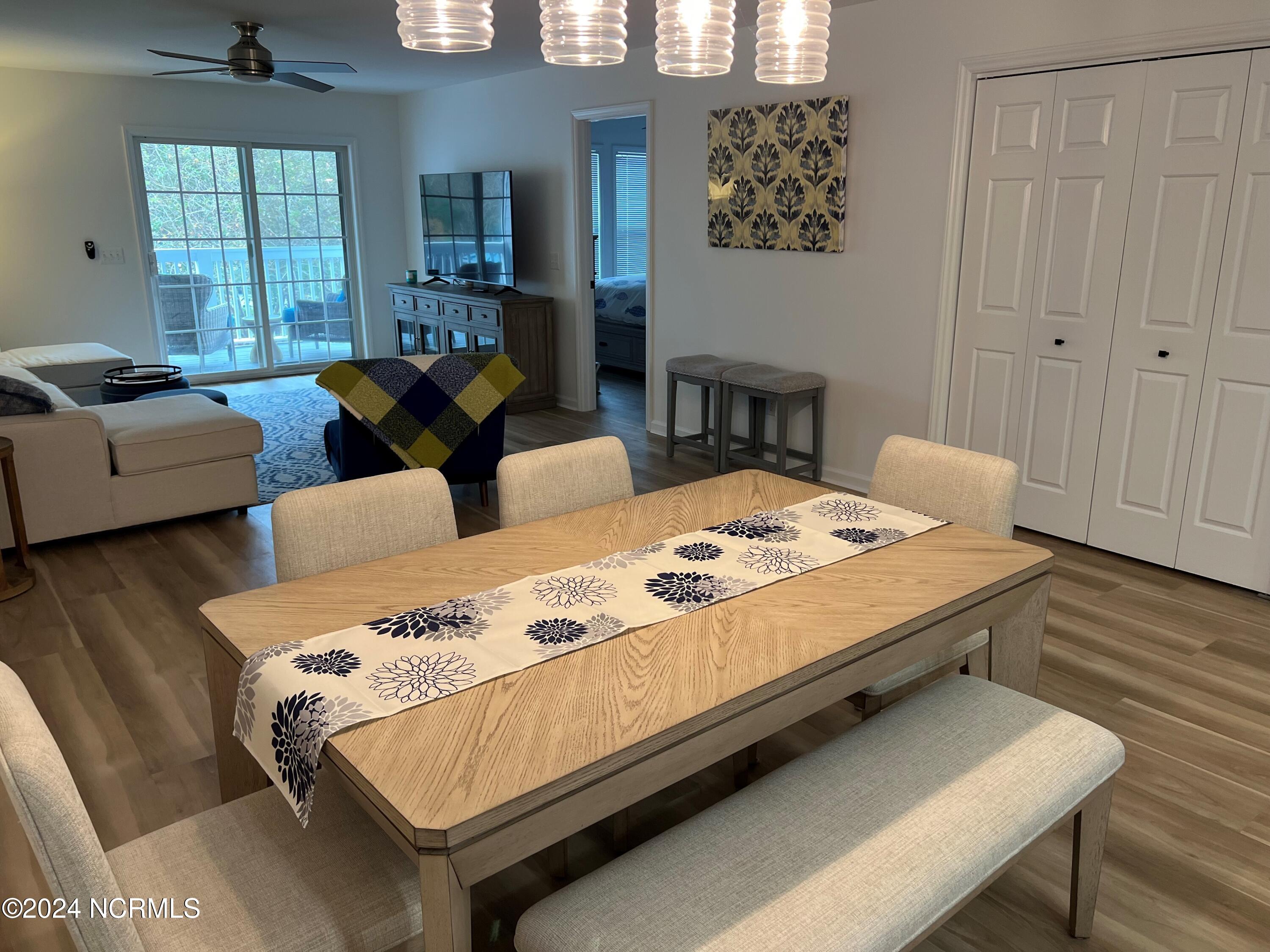 100560867 | Photo 11