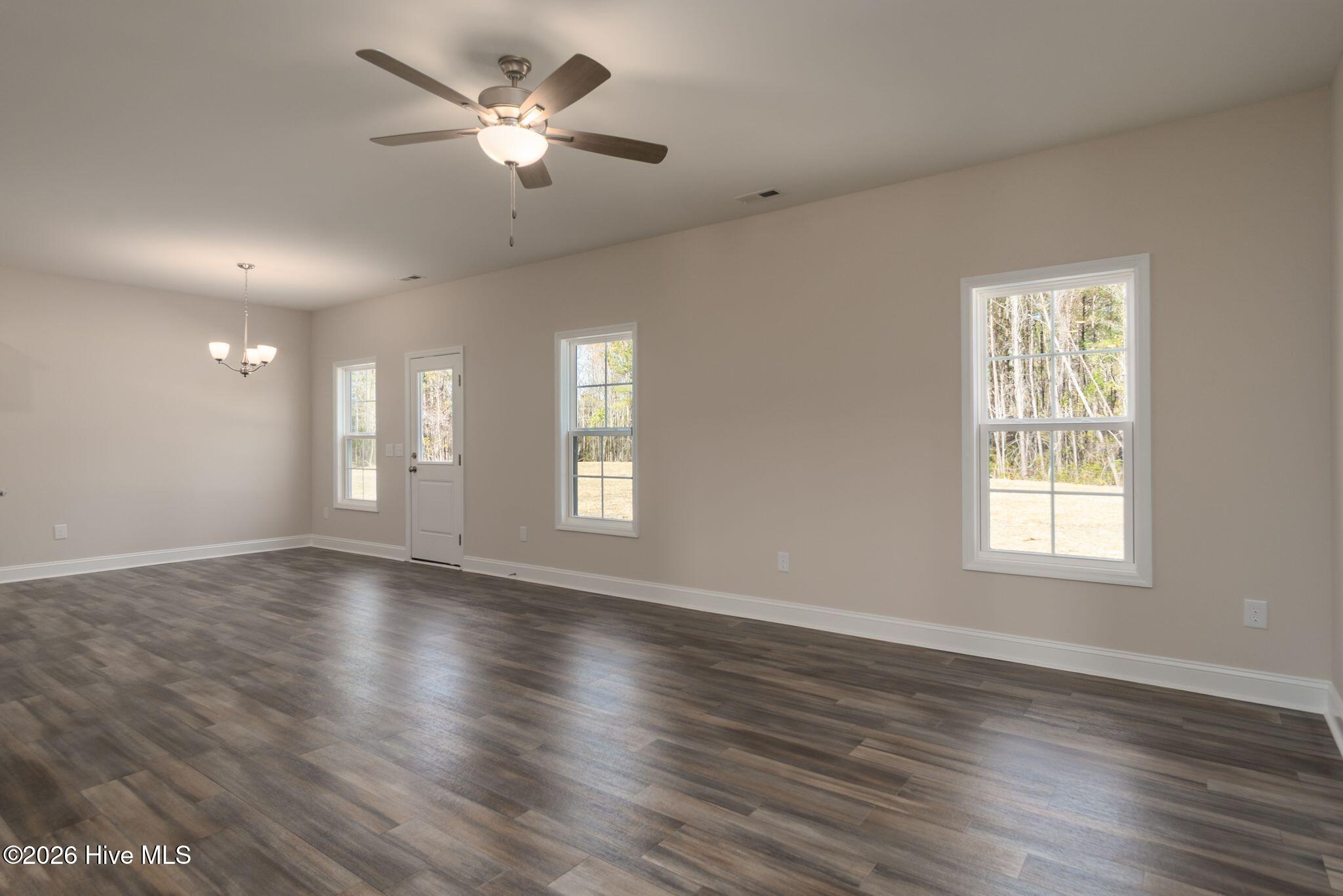 104 Palo Alto Park Drive, Maysville, NC 28555 – photo 11: Livingroom