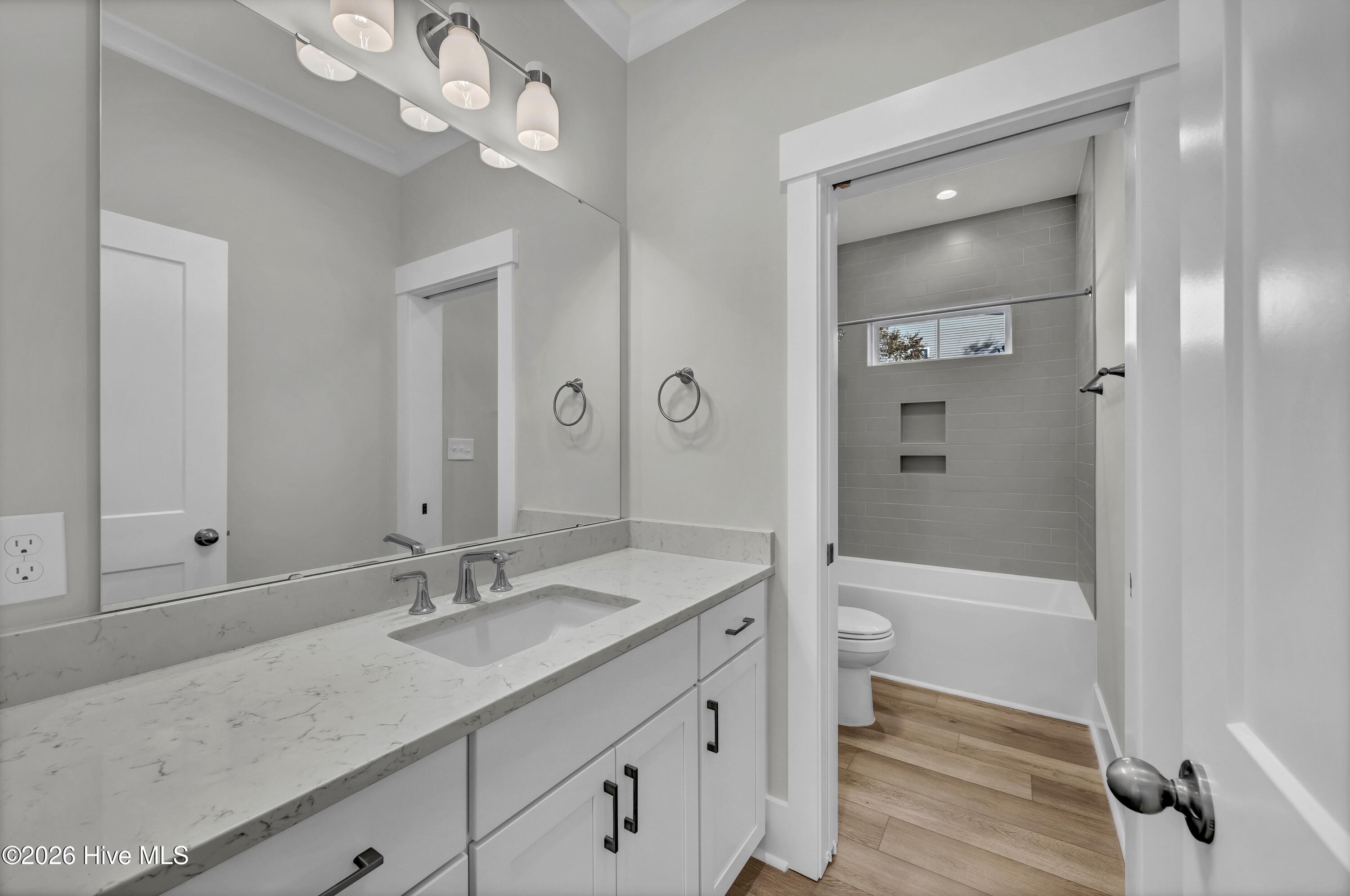 100547771 | Photo 31