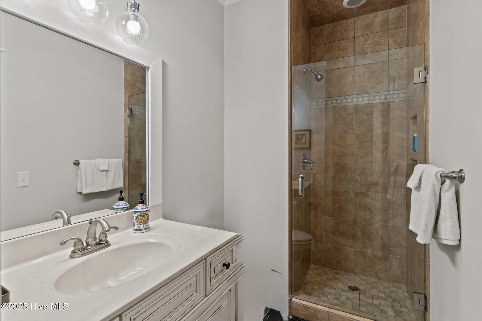 100526734 | Photo 21