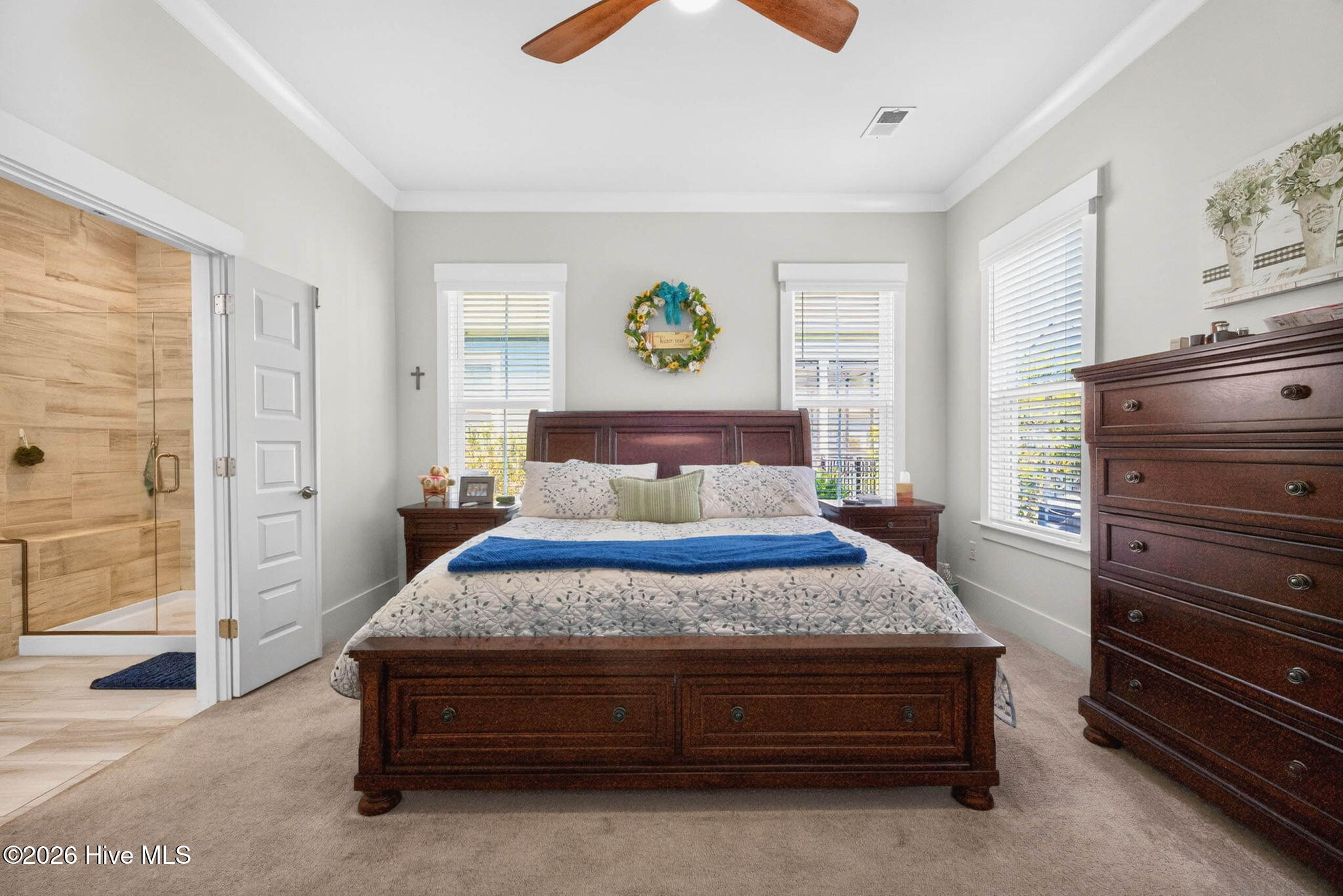 100567275 | Photo 36