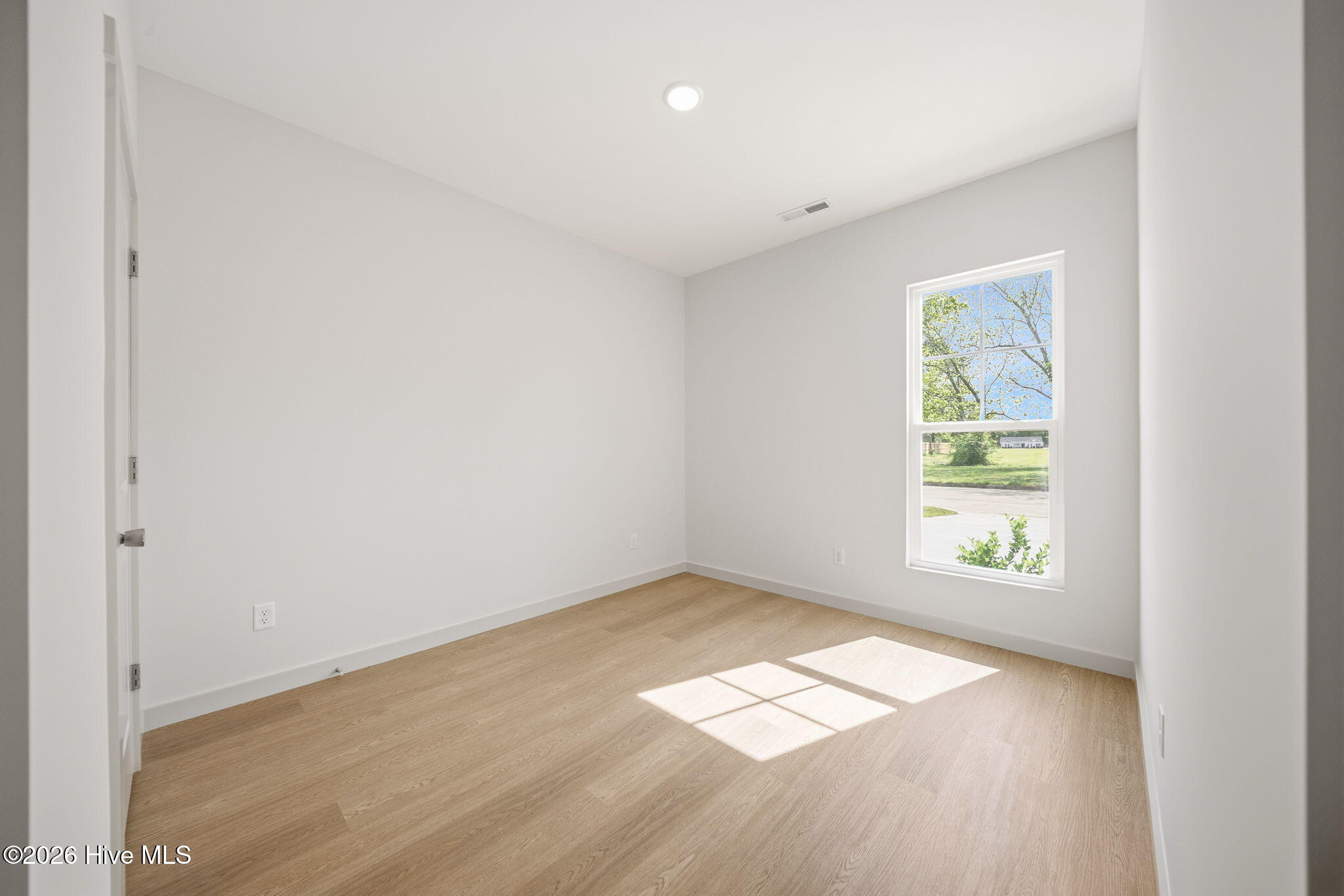 100562147 | Photo 24