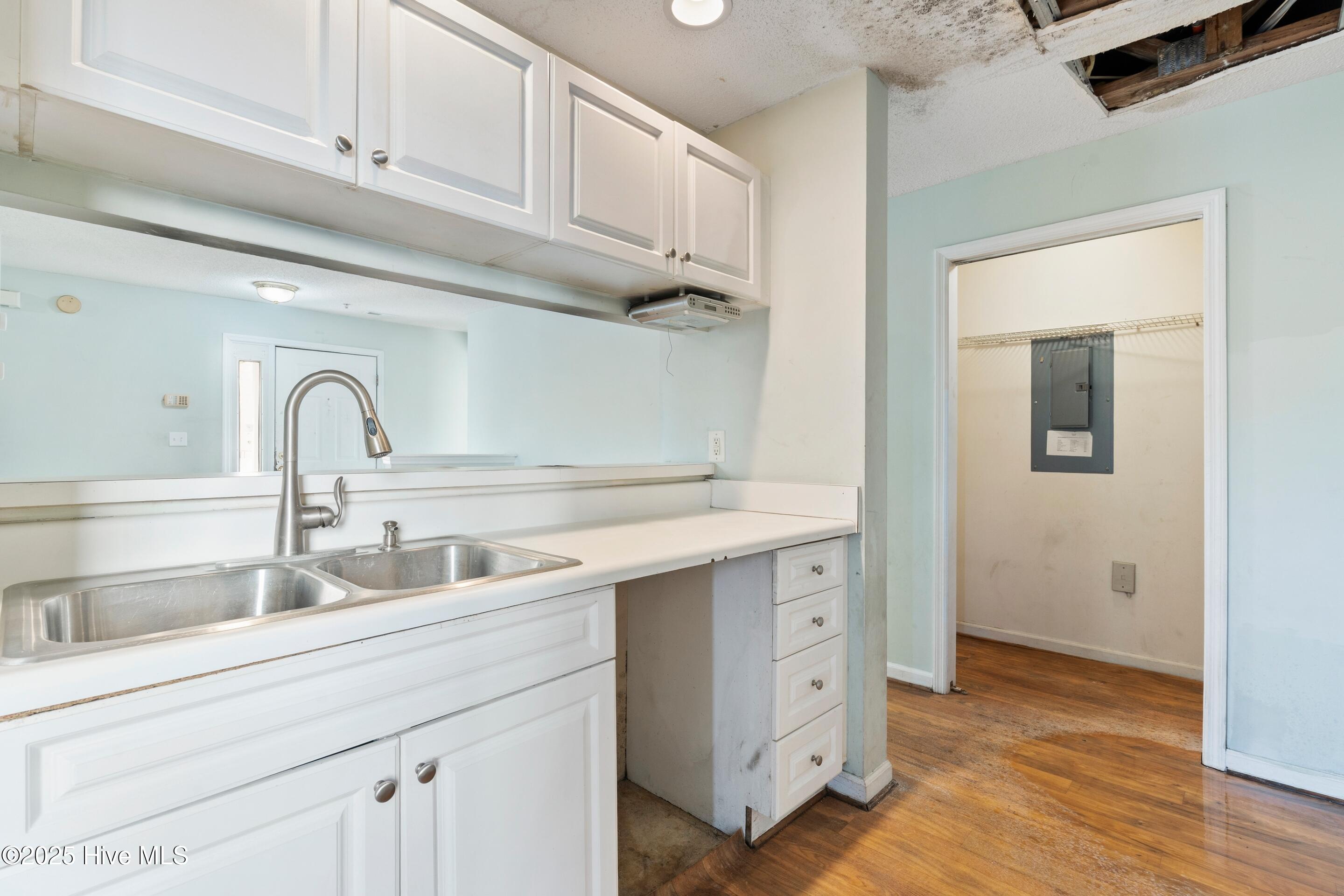 100545961 | Photo 13