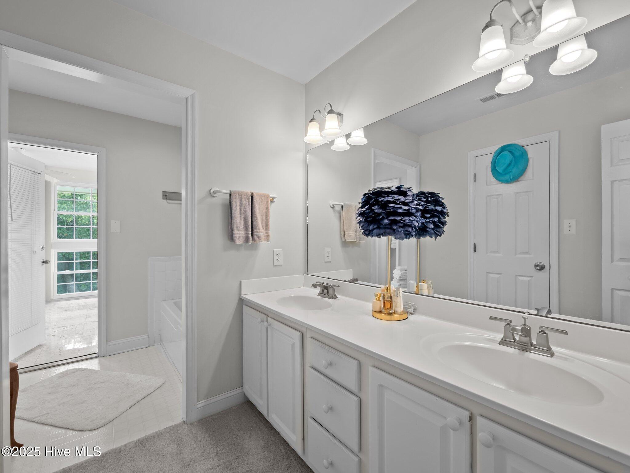 100513840 | Photo 23