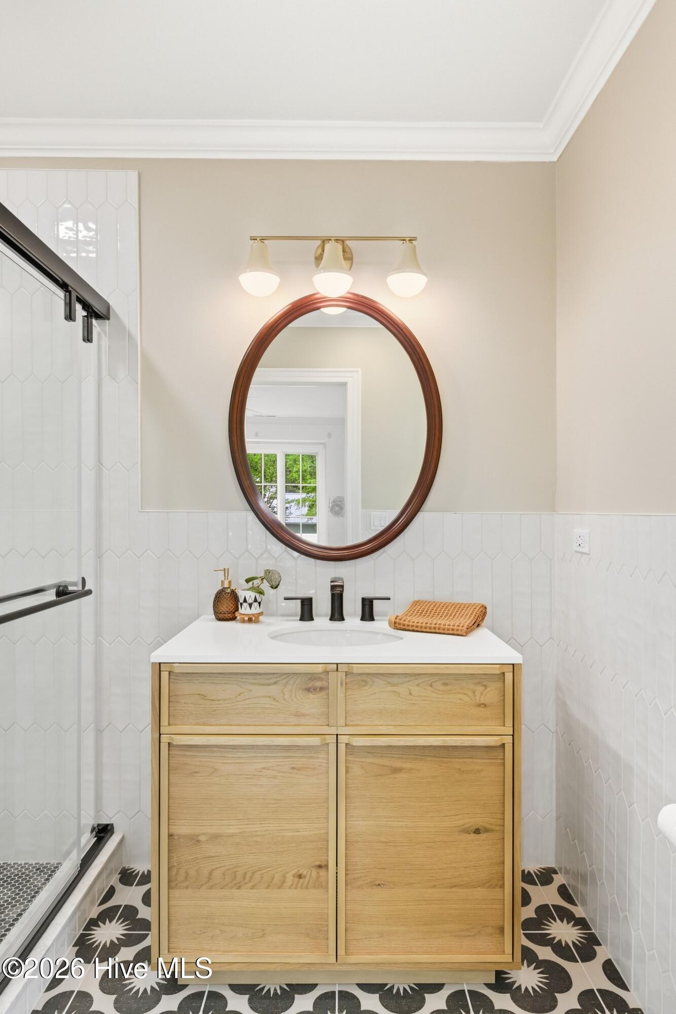 100565828 | Photo 38