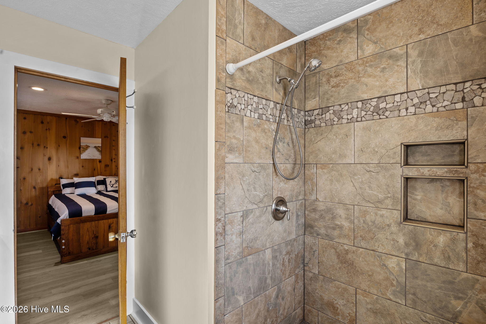 100545181 | Photo 17