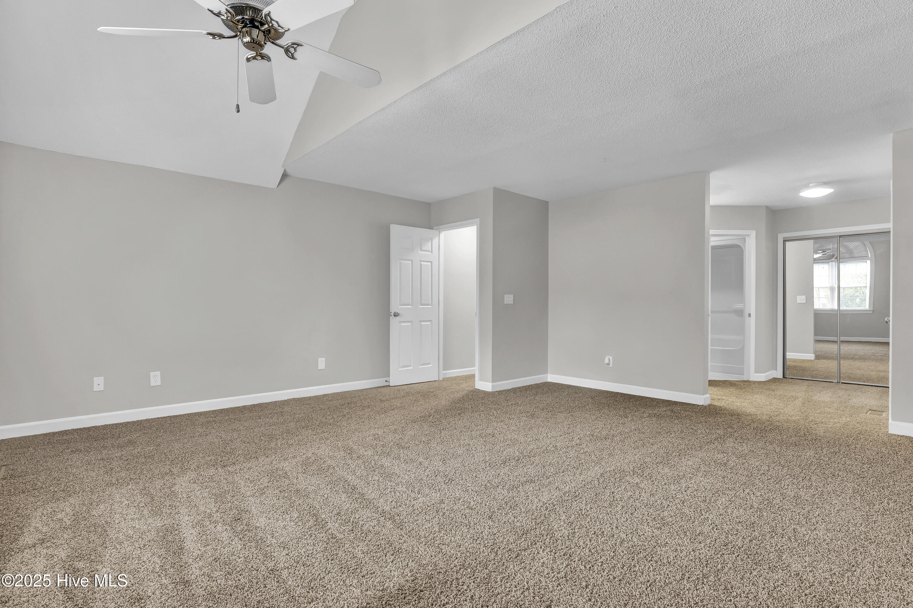 100557867 | Photo 18