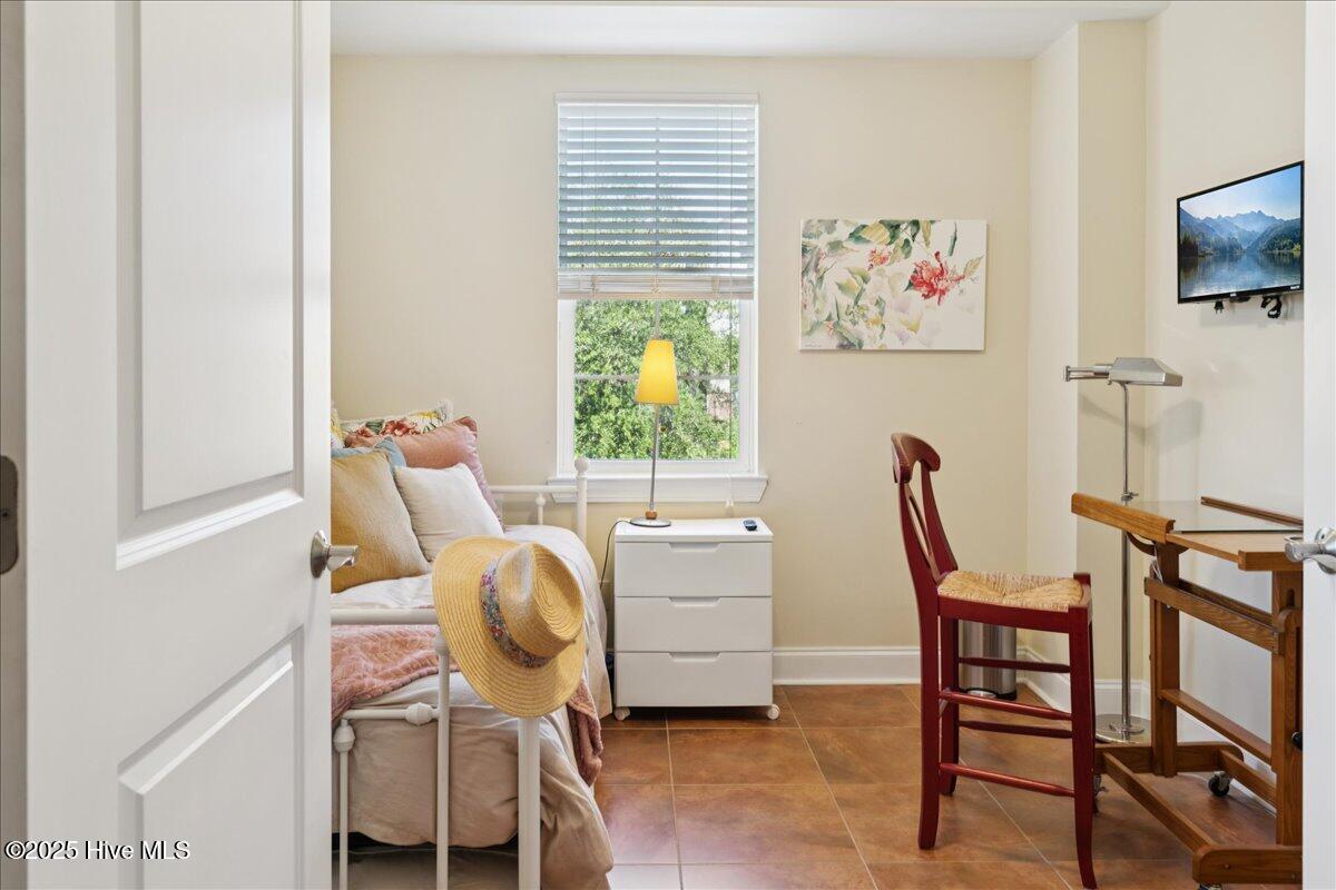 100535448 | Photo 25