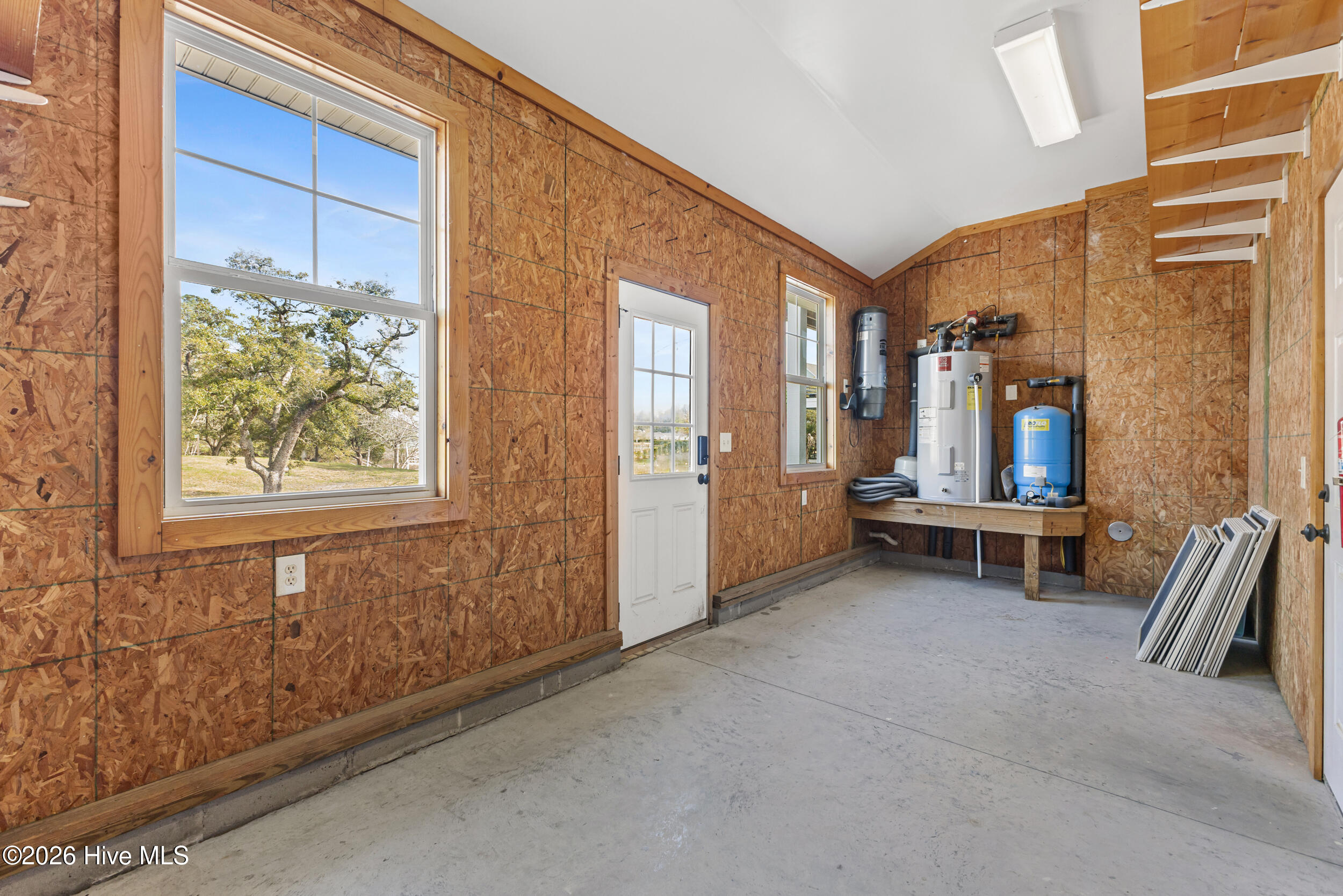 100561690 | Photo 58