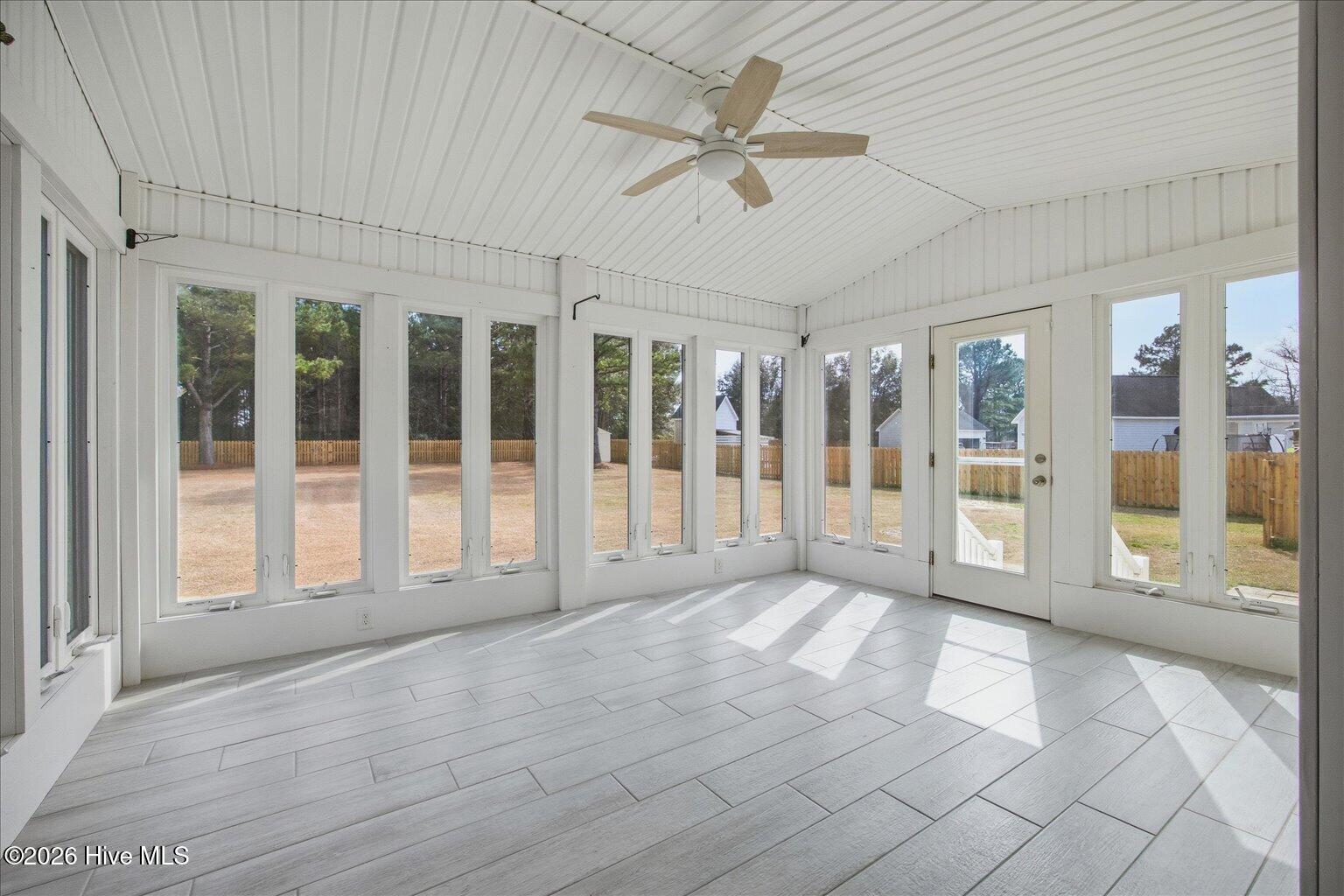 100557907 | Photo 14