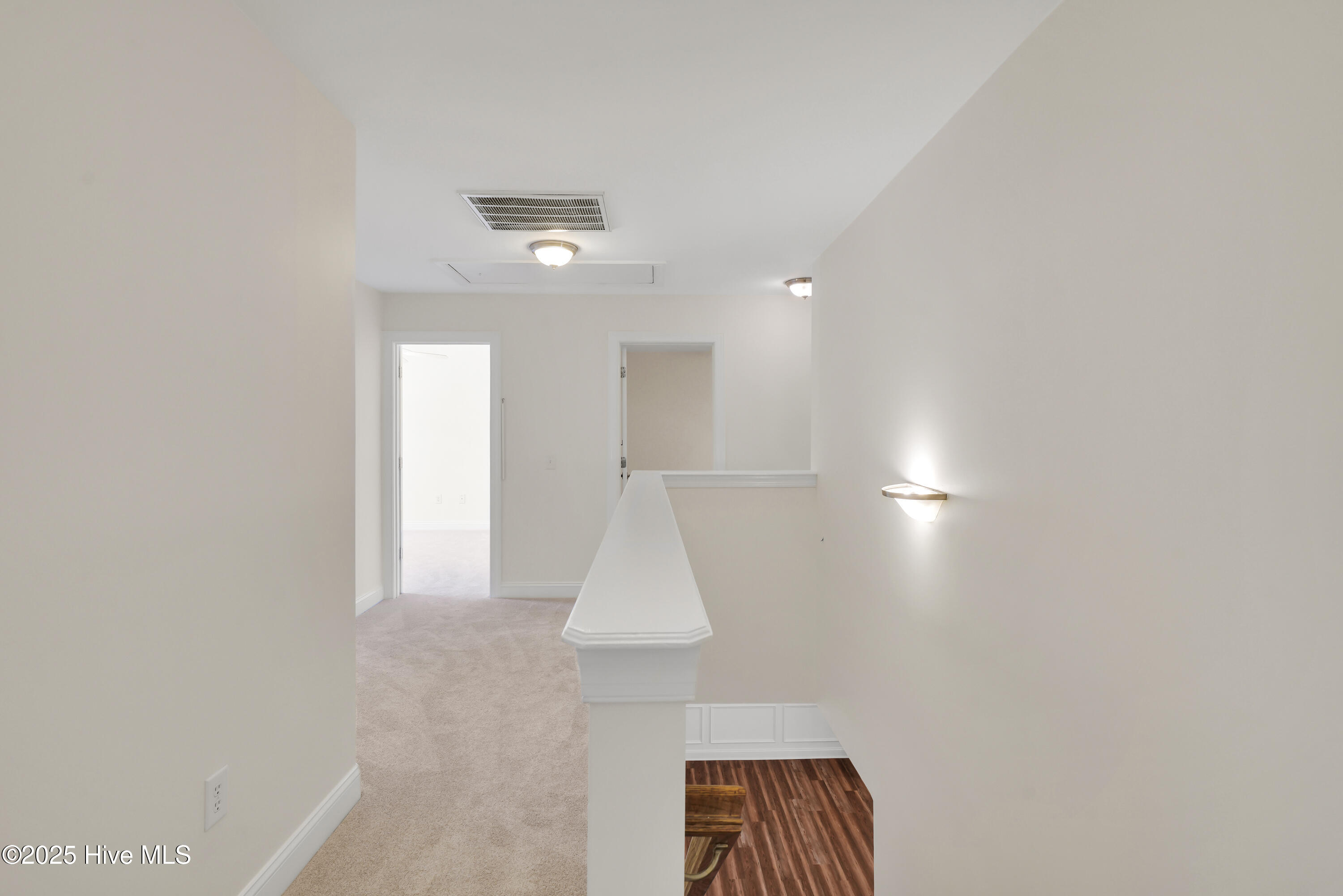 100531017 | Photo 17