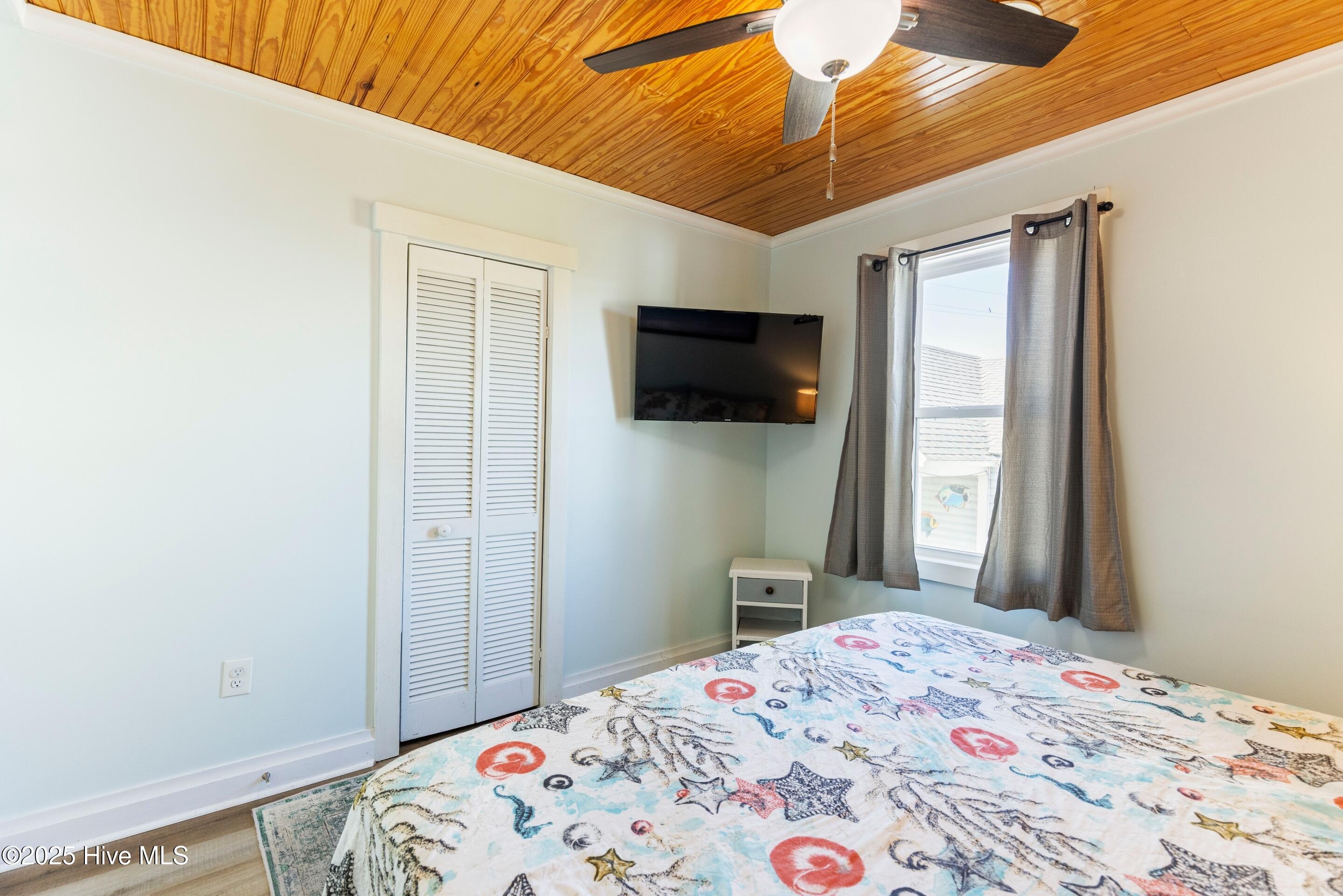 100567427 | Photo 24