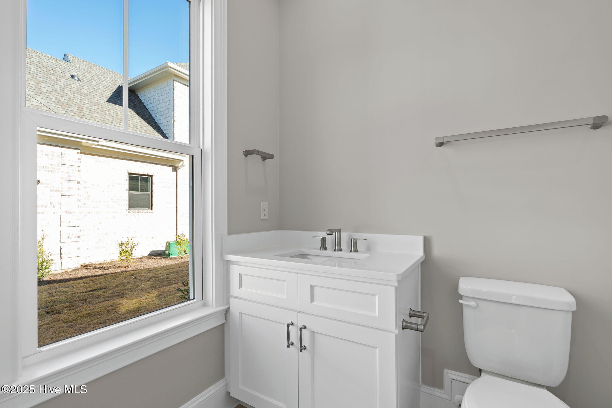 100525114 | Photo 38