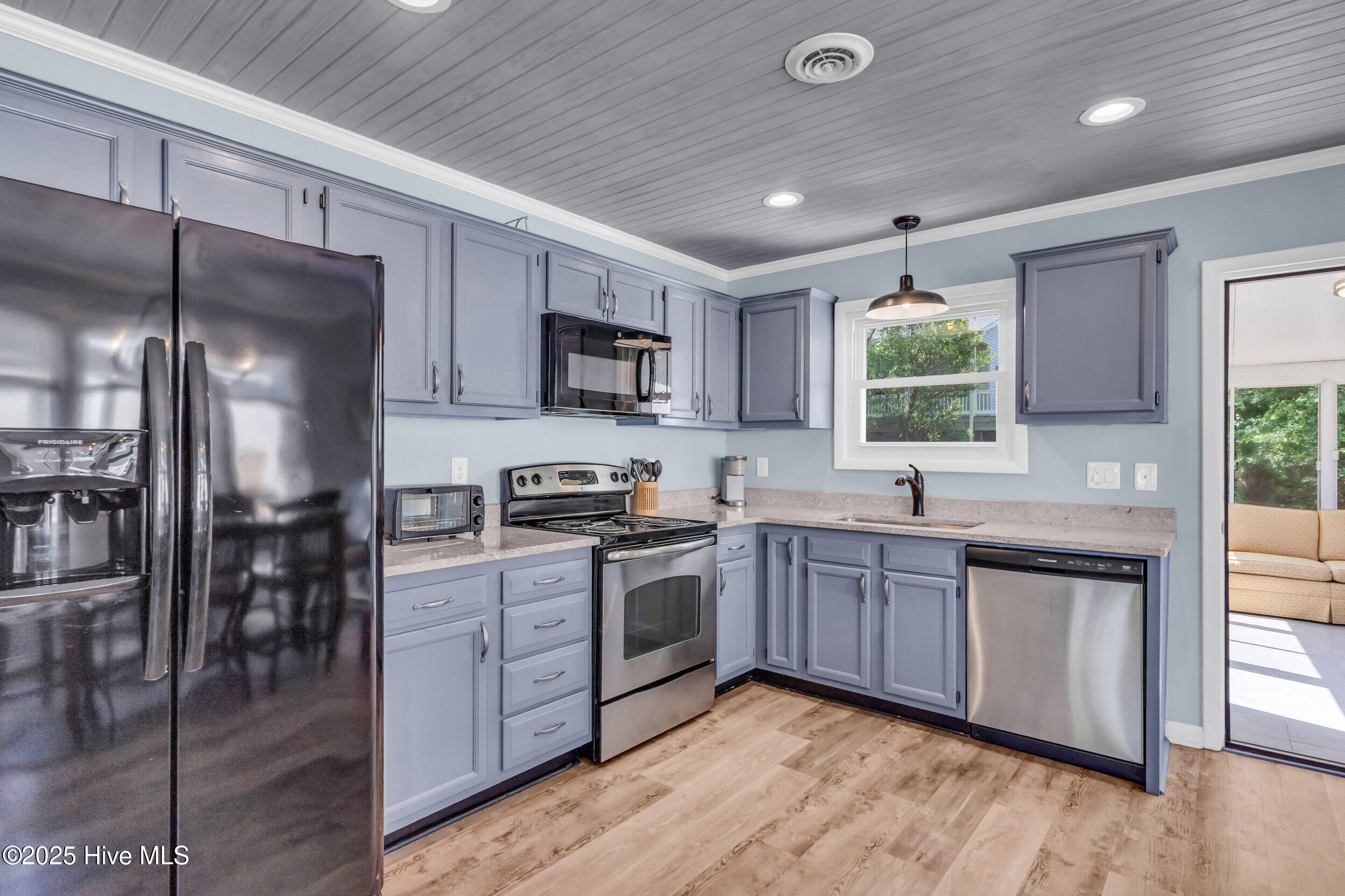 100505255 | Photo 10