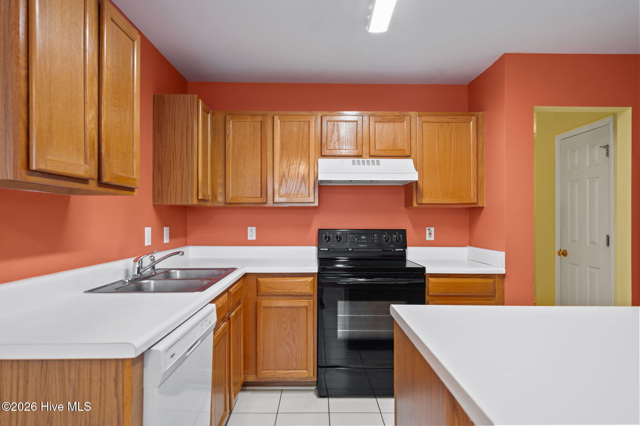 100560149 | Photo 16