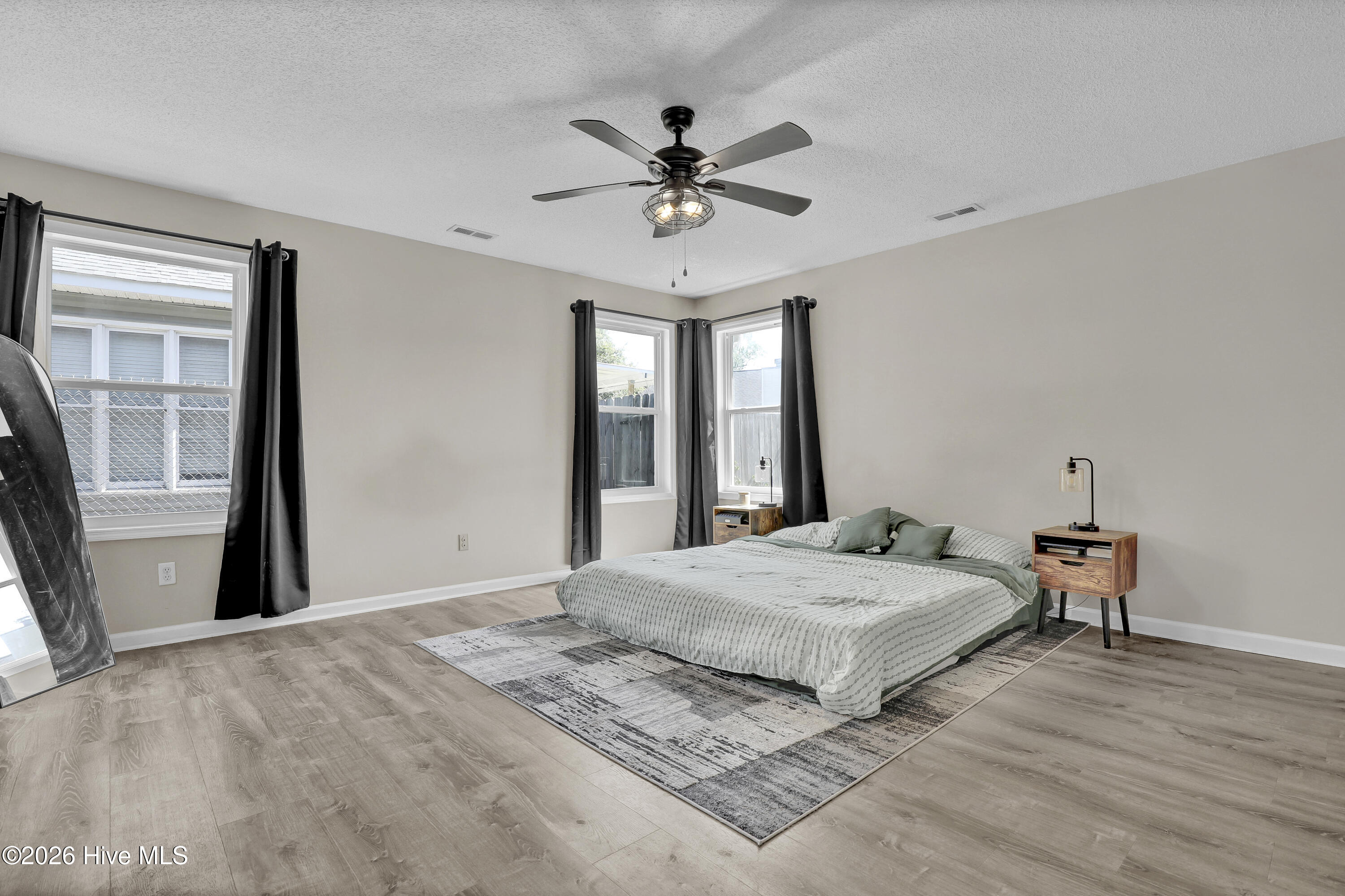 100568979 | Photo 17