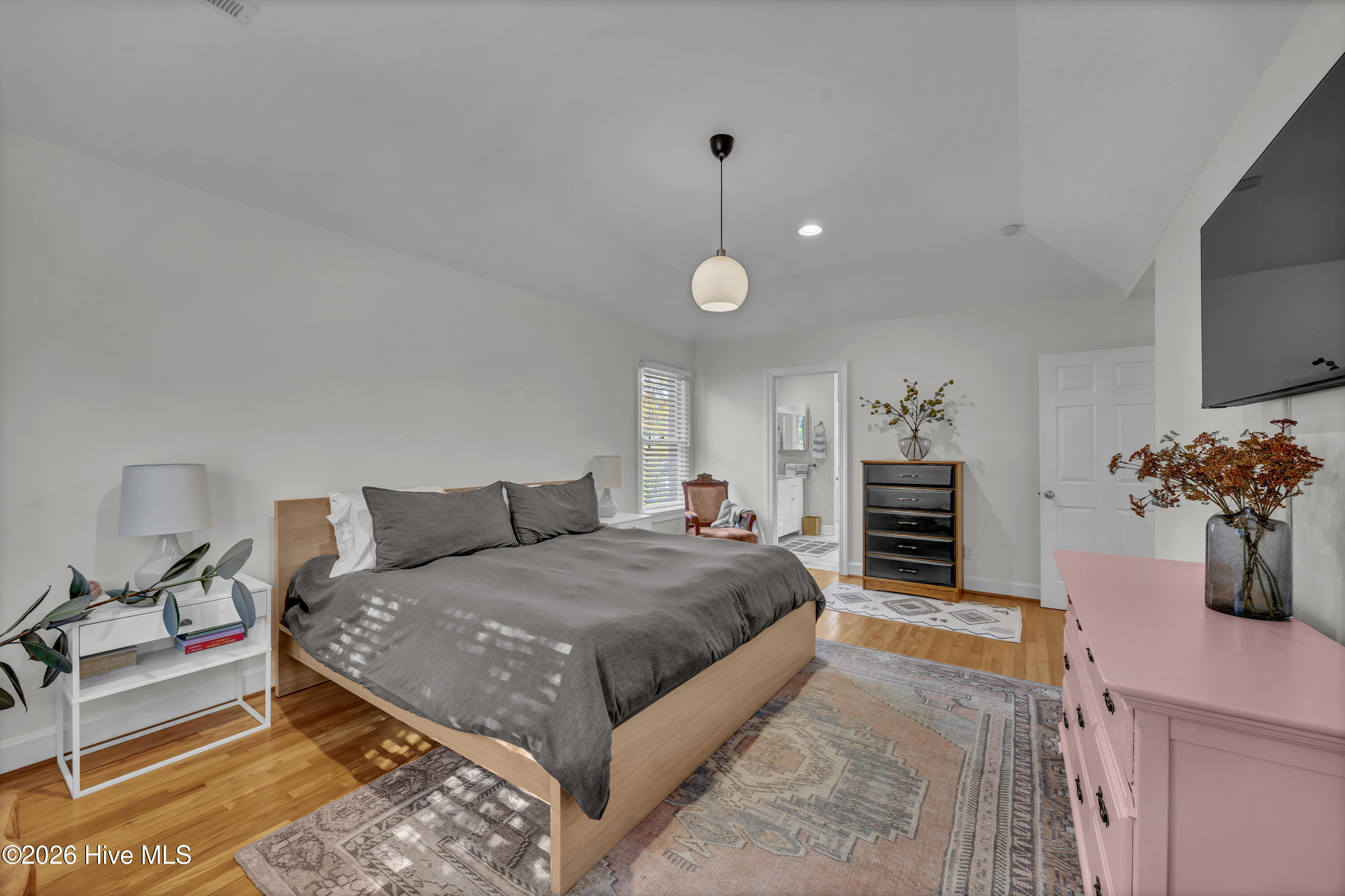 100549604 | Photo 22