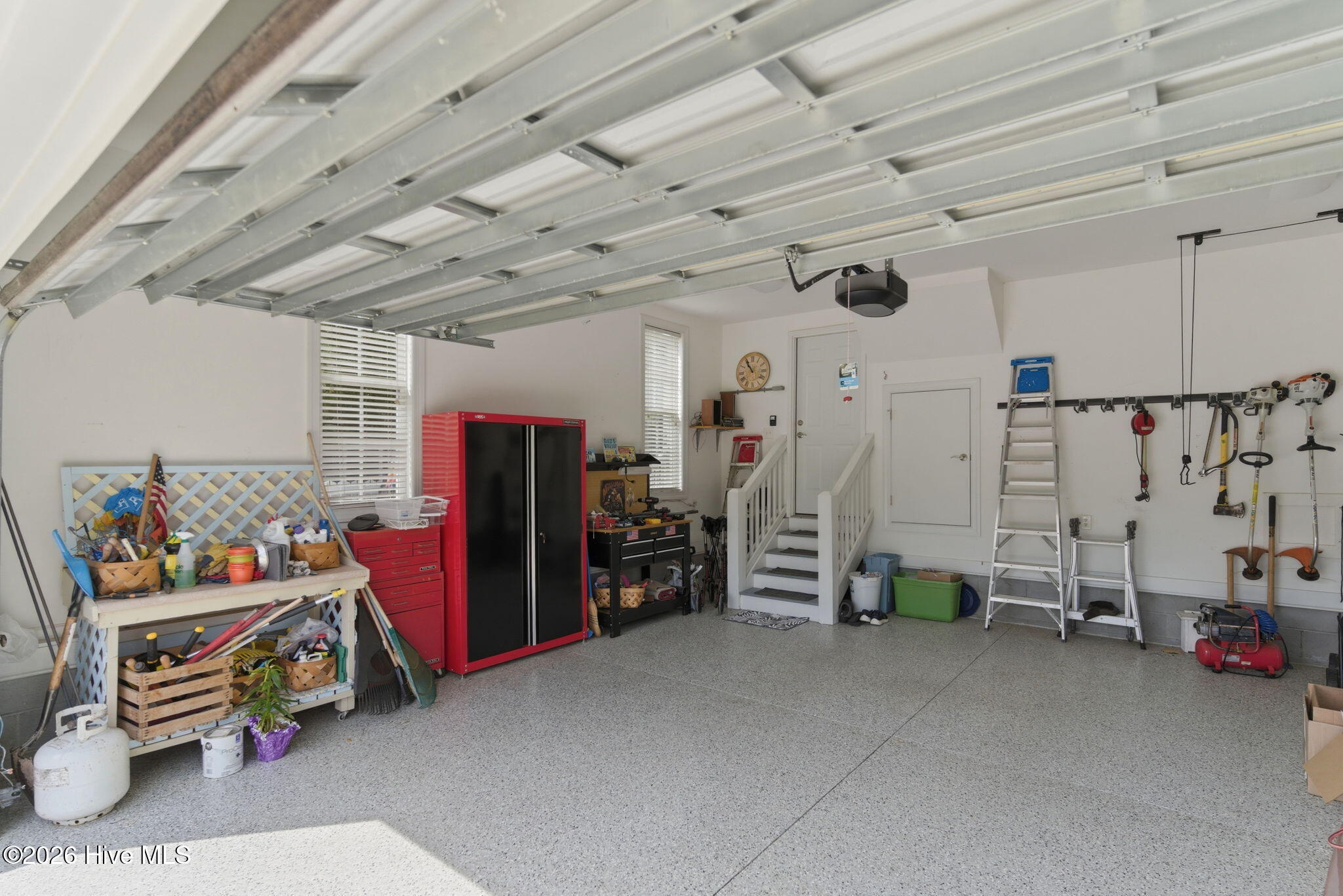 100569459 | Photo 48