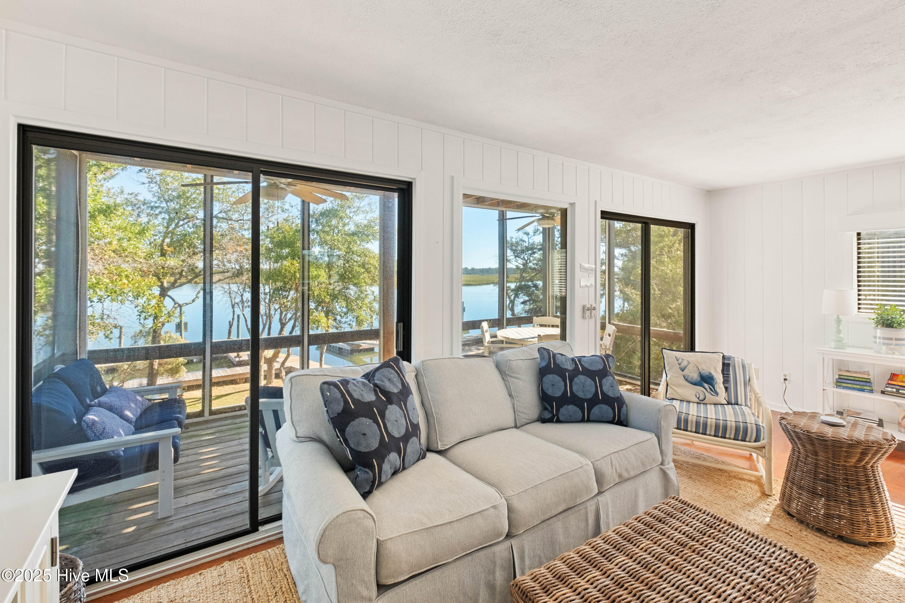 100540303 | Photo 17