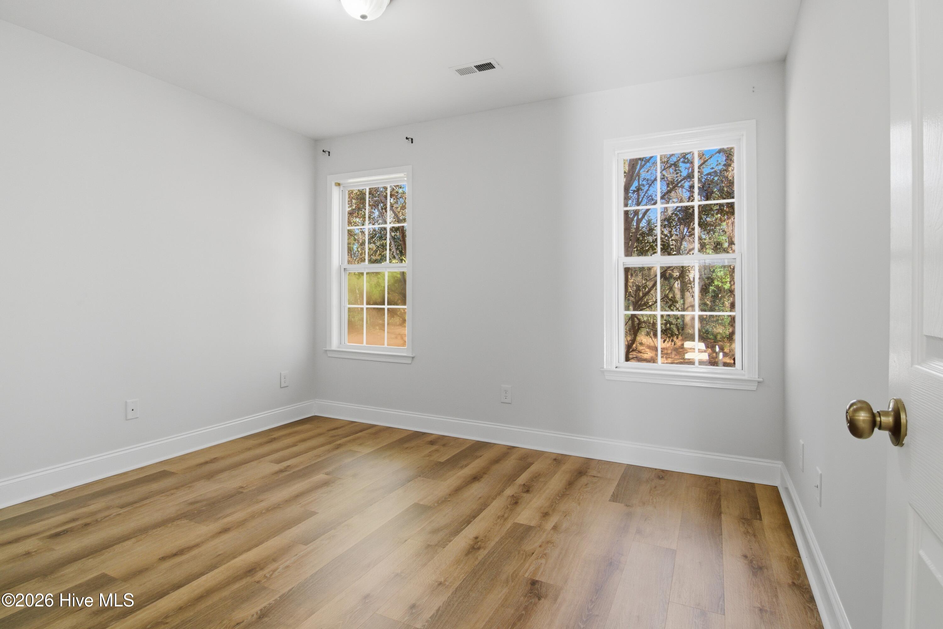 100549950 | Photo 19