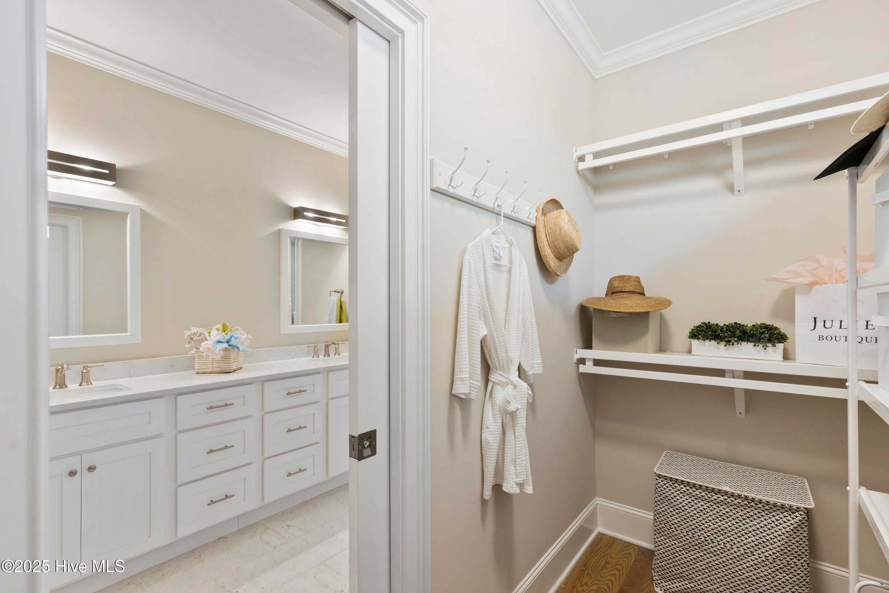 100532410 | Photo 38